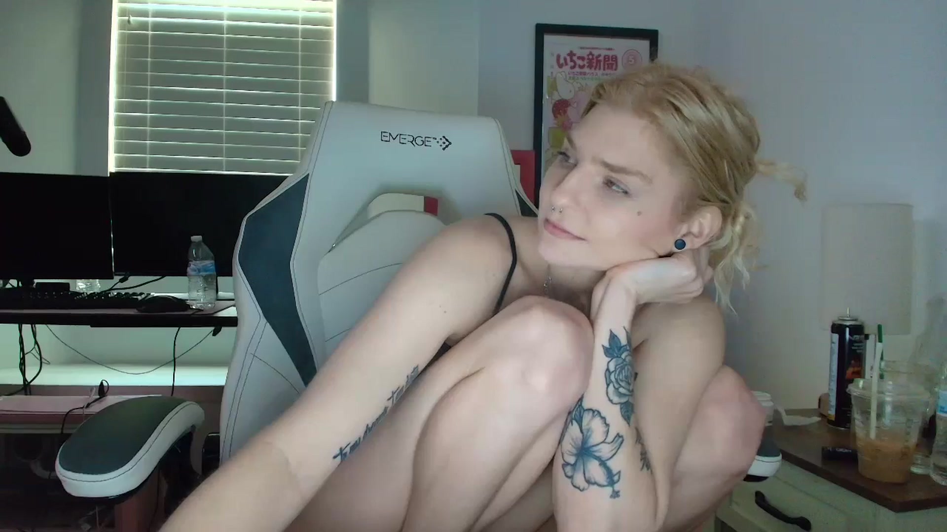 Gallery image thumbnail from DuckChan0's myfreecams stream on, 04/10/2025, 13:23 image 10 of 20