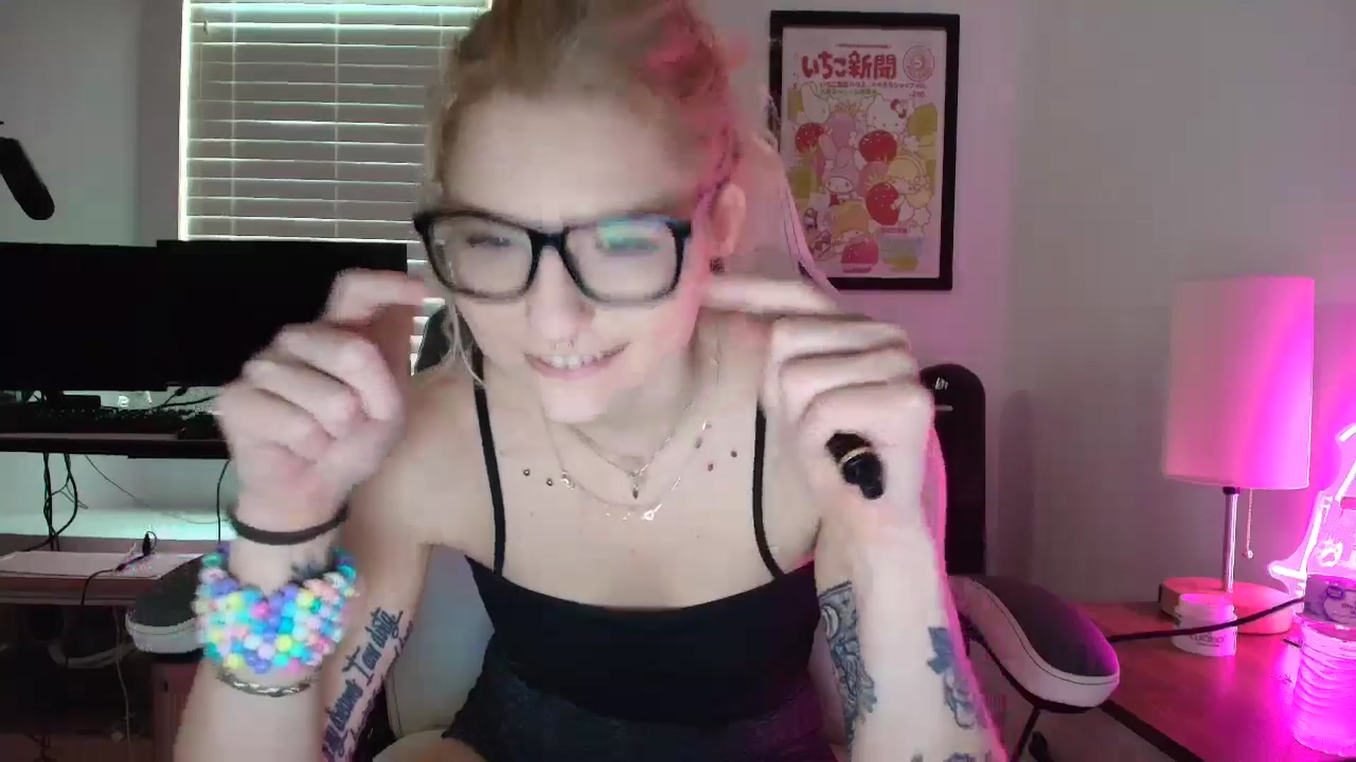 Gallery image thumbnail from DuckChan0's myfreecams stream on, 04/10/2025, 16:03 image 17 of 20
