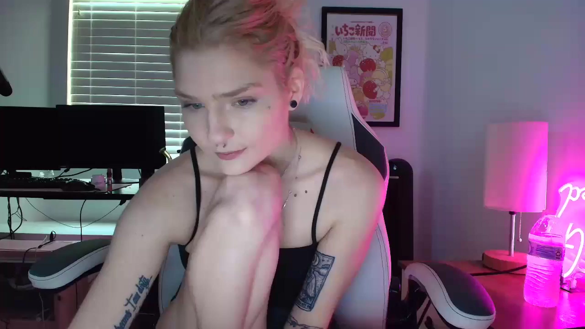 Gallery image thumbnail from DuckChan0's myfreecams stream on, 04/10/2025, 16:03 image 1 of 20