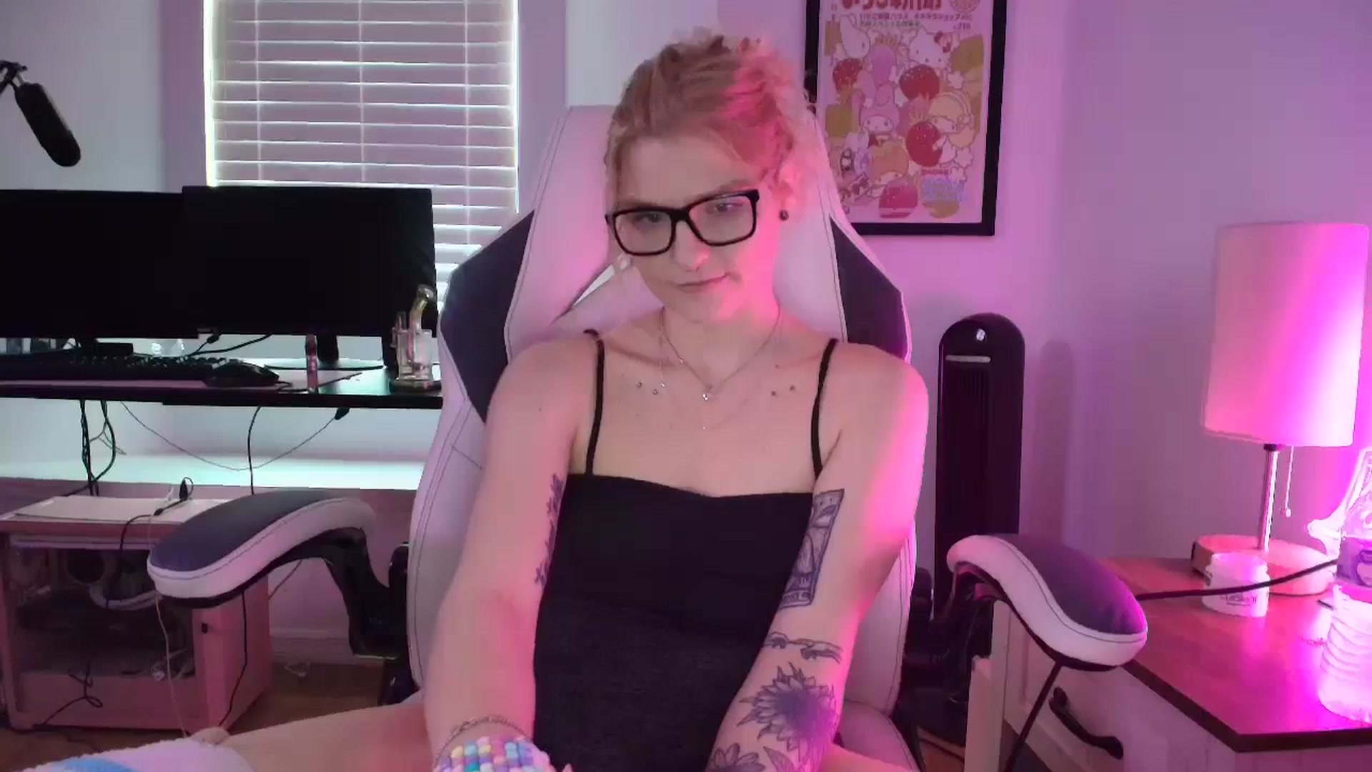 Gallery image thumbnail from DuckChan0's myfreecams stream on, 04/10/2025, 16:03 image 16 of 20