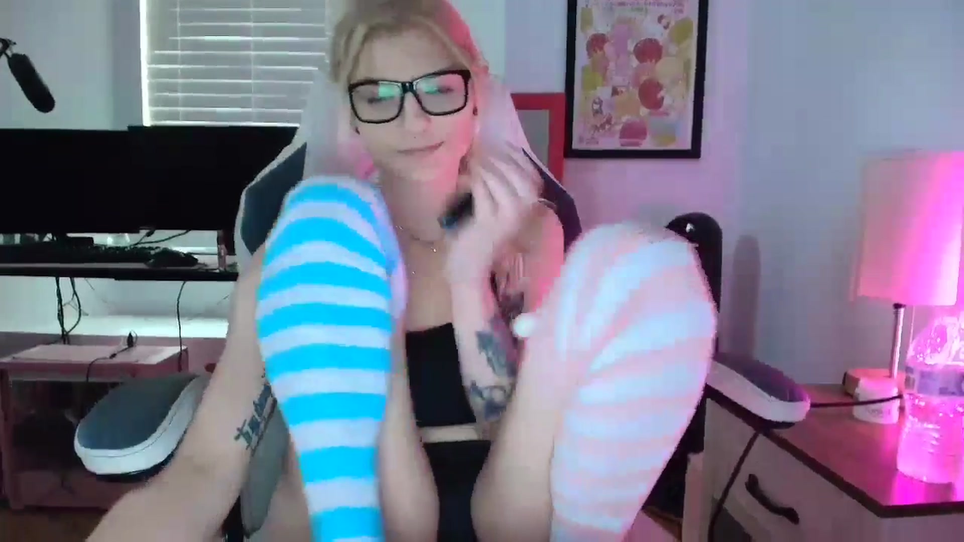 Gallery image thumbnail from DuckChan0's myfreecams stream on, 04/10/2025, 16:37 image 2 of 20