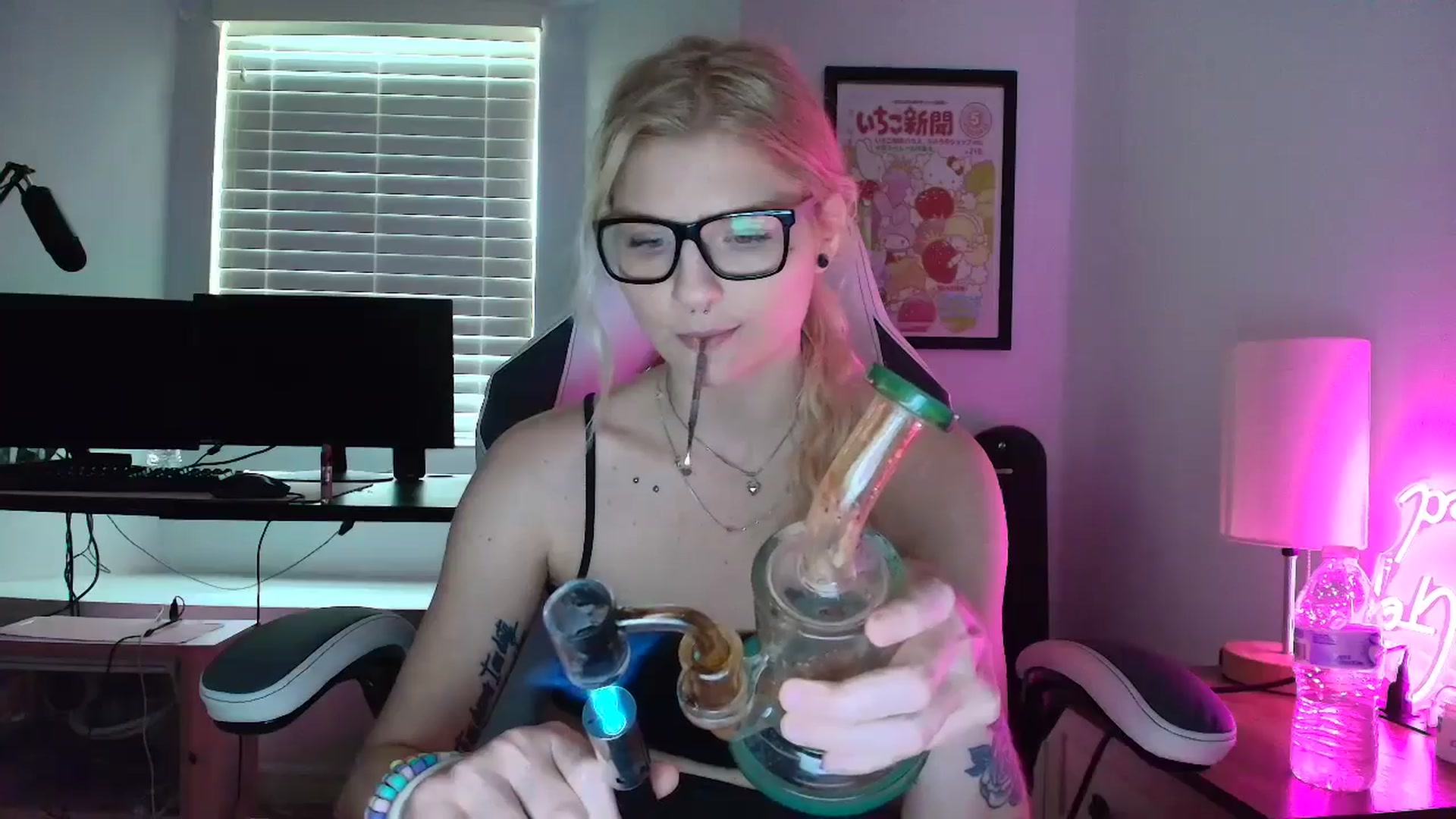 Gallery image thumbnail from DuckChan0's myfreecams stream on, 04/10/2025, 16:37 image 4 of 20