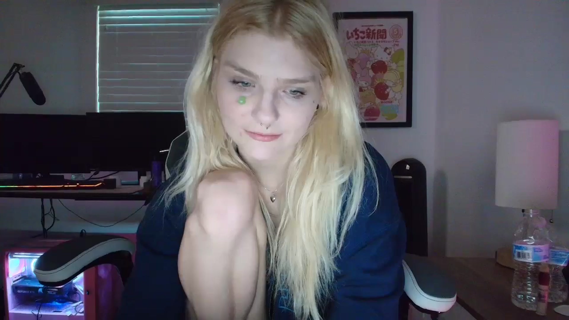 Gallery image thumbnail from DuckChan0's myfreecams stream on, 04/10/2025, 23:46 image 2 of 20