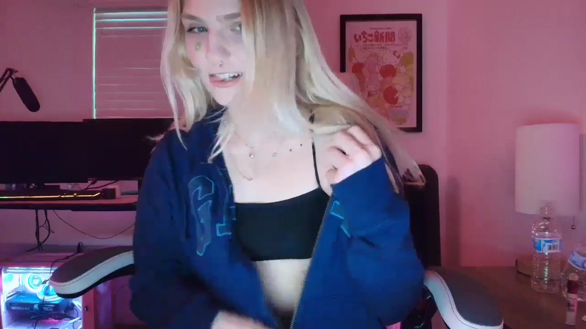 Gallery image thumbnail from DuckChan0's myfreecams stream on, 04/10/2025, 23:46 image 12 of 20