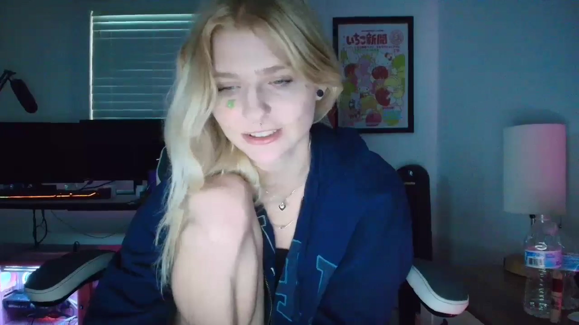 Gallery image thumbnail from DuckChan0's myfreecams stream on, 04/10/2025, 23:46 image 4 of 20