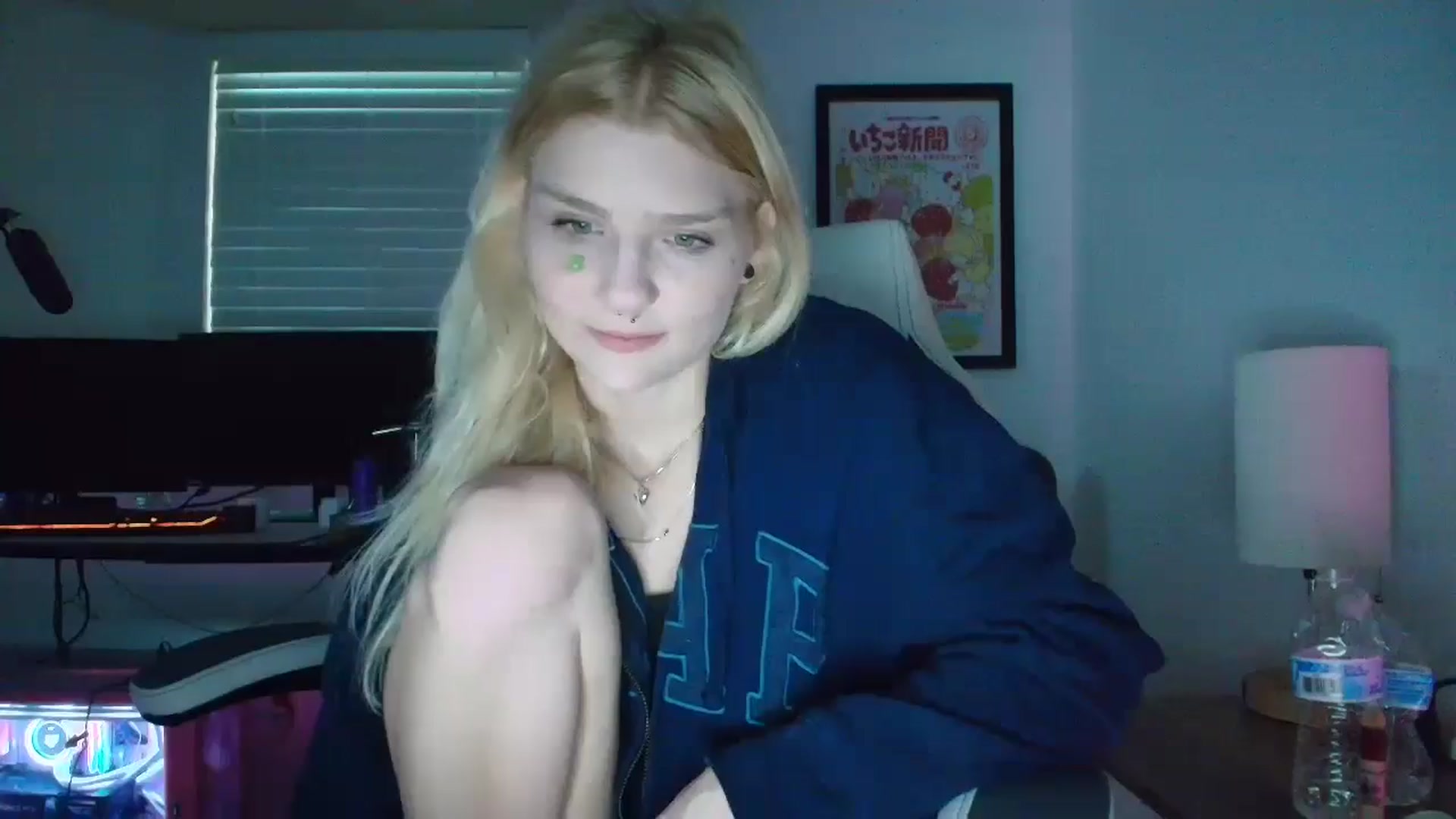 Gallery image thumbnail from DuckChan0's myfreecams stream on, 04/10/2025, 23:46 image 5 of 20