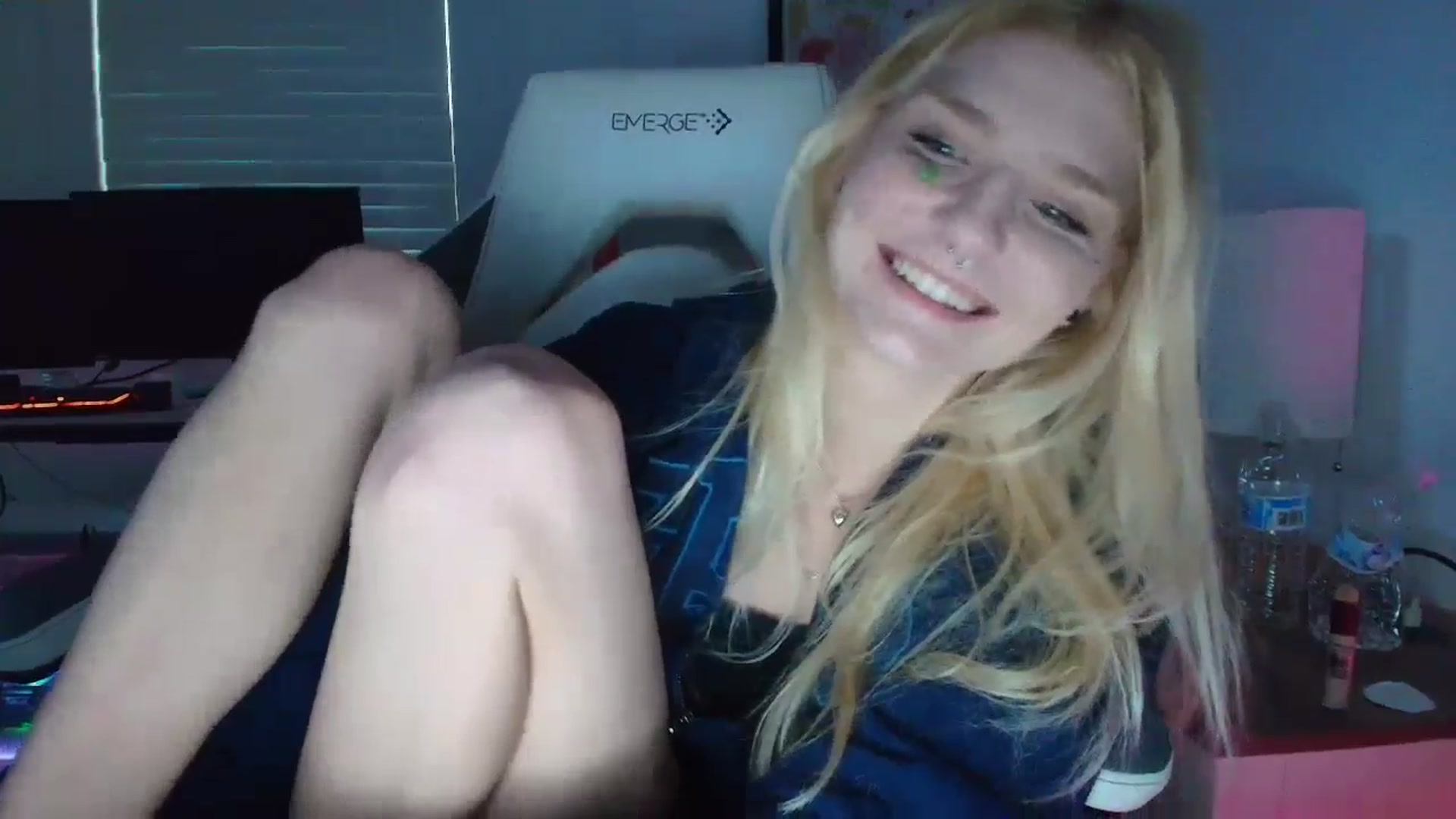 Gallery image thumbnail from DuckChan0's myfreecams stream on, 04/10/2025, 23:46 image 8 of 20