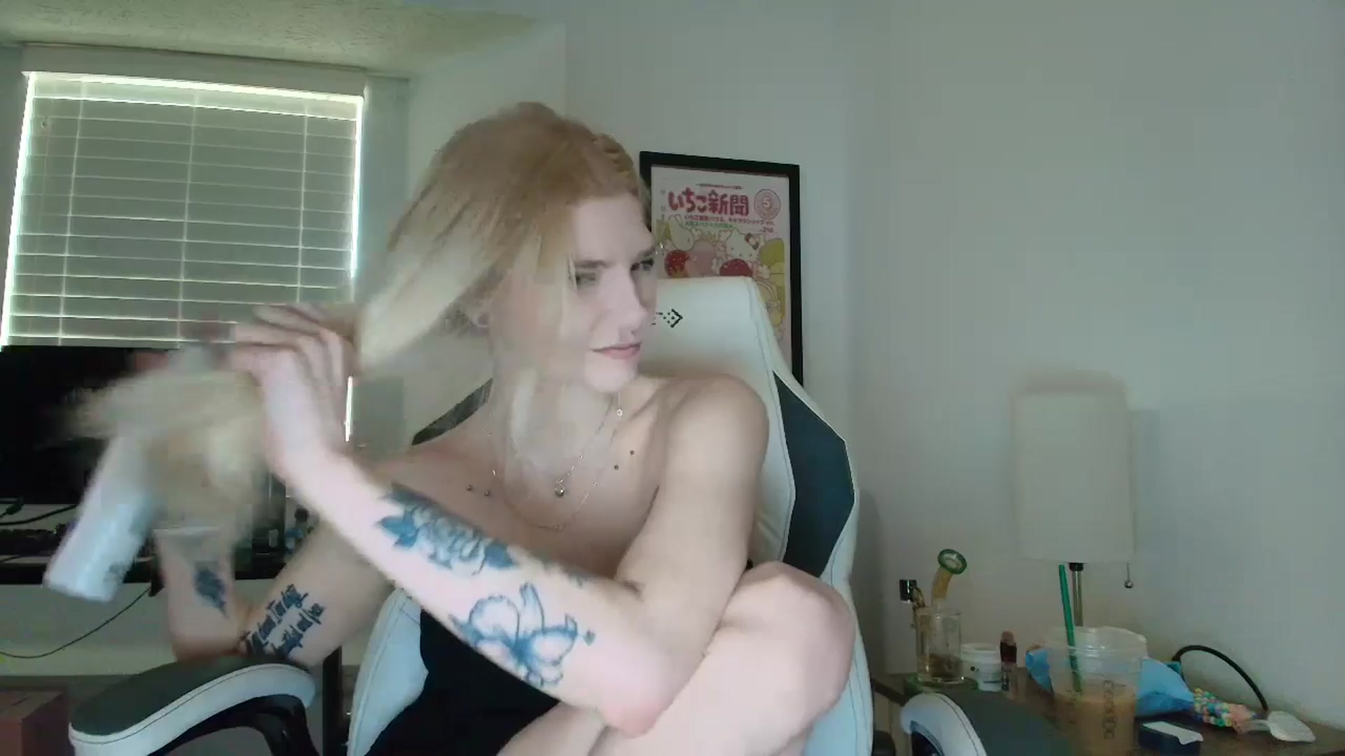 Gallery image thumbnail from DuckChan0's myfreecams stream on, 04/11/2025, 14:44 image 5 of 20