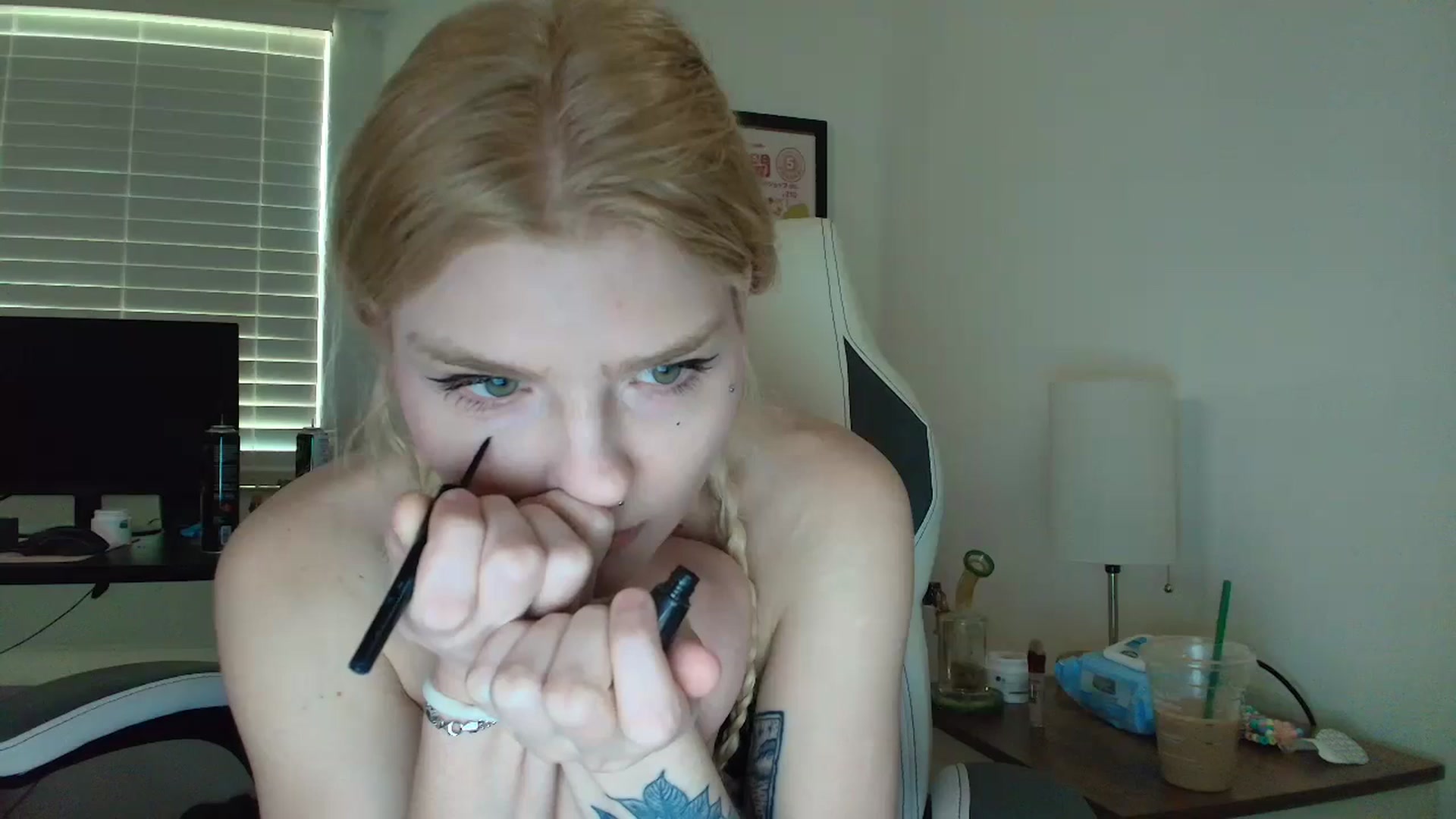 Gallery image thumbnail from DuckChan0's myfreecams stream on, 04/11/2025, 14:44 image 7 of 20