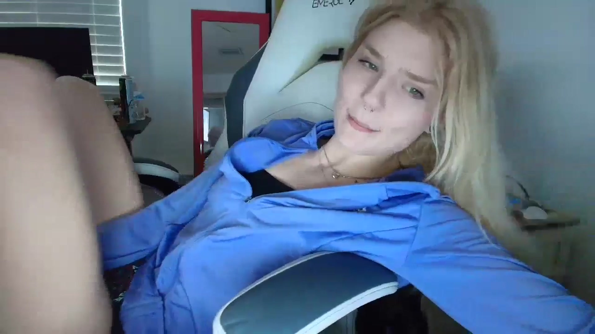 Gallery image thumbnail from DuckChan0's myfreecams stream on, 04/11/2025, 14:44 image 4 of 20