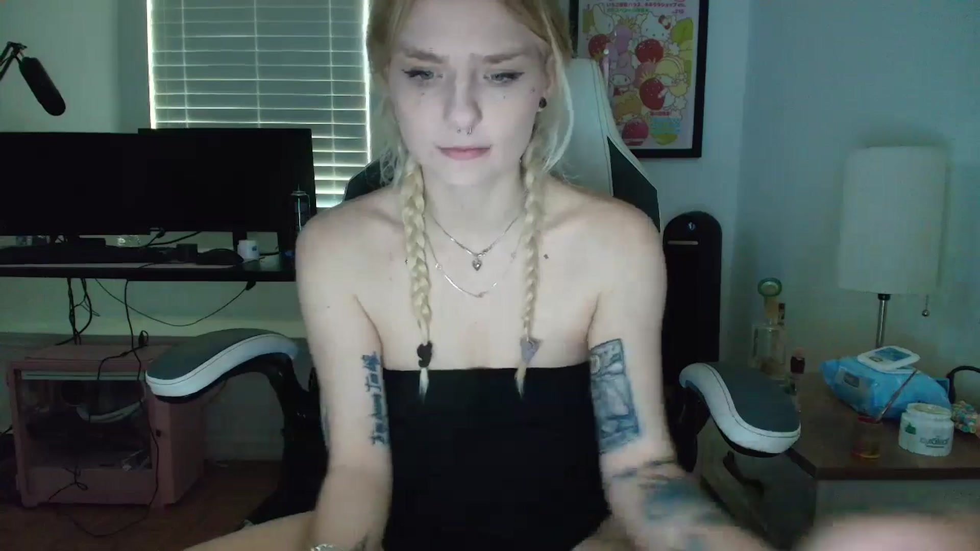 Gallery image thumbnail from DuckChan0's myfreecams stream on, 04/11/2025, 15:43 image 7 of 20