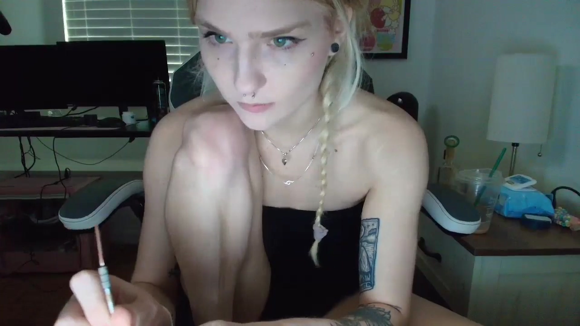 Gallery image thumbnail from DuckChan0's myfreecams stream on, 04/11/2025, 15:43 image 4 of 20