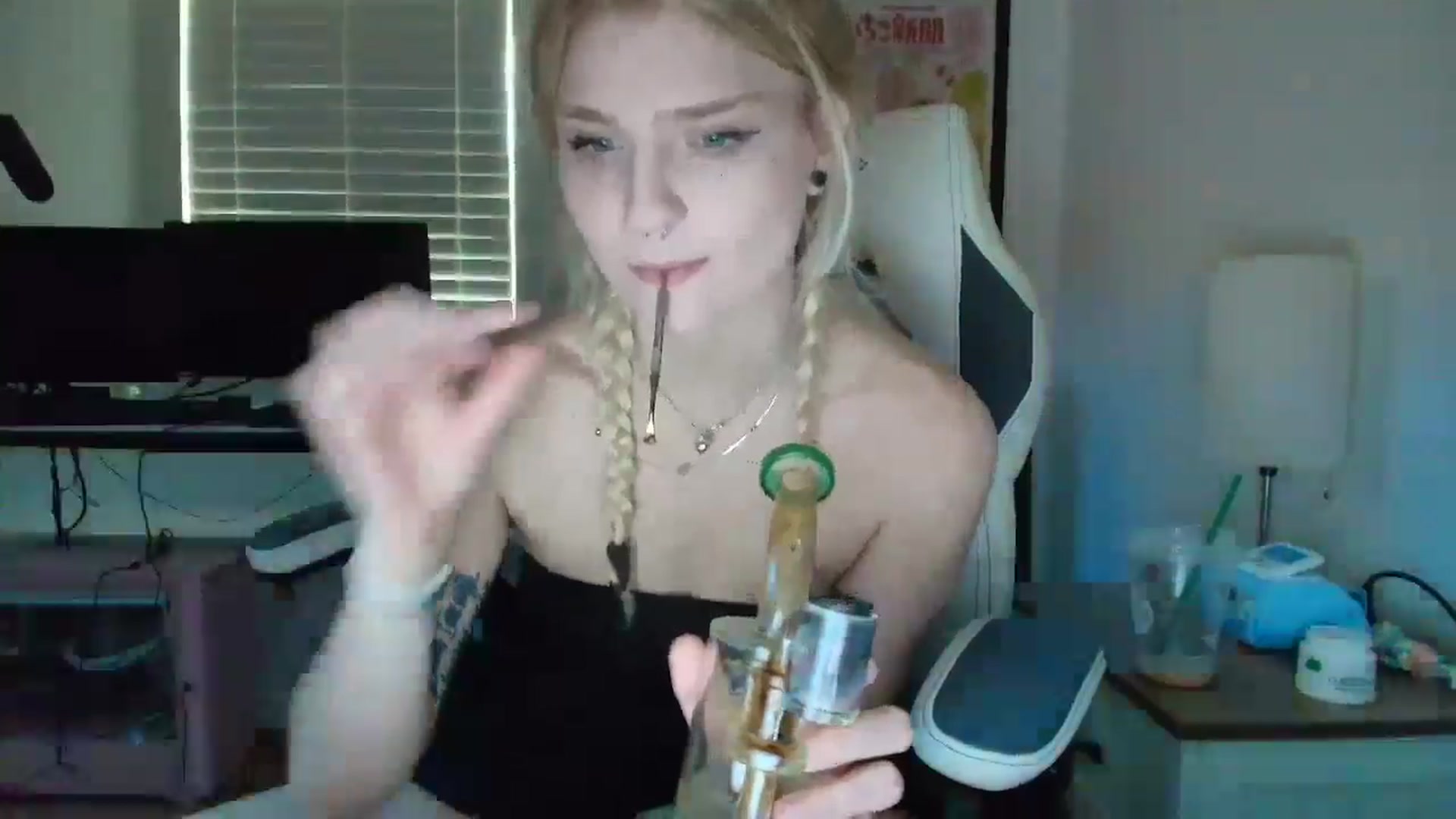 Gallery image thumbnail from DuckChan0's myfreecams stream on, 04/11/2025, 15:43 image 6 of 20