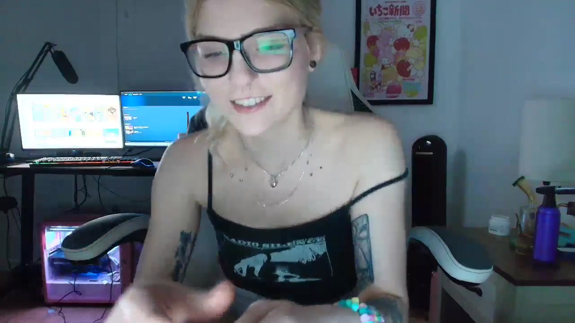 Gallery image thumbnail from DuckChan0's myfreecams stream on, 04/12/2025, 24:02 image 10 of 20