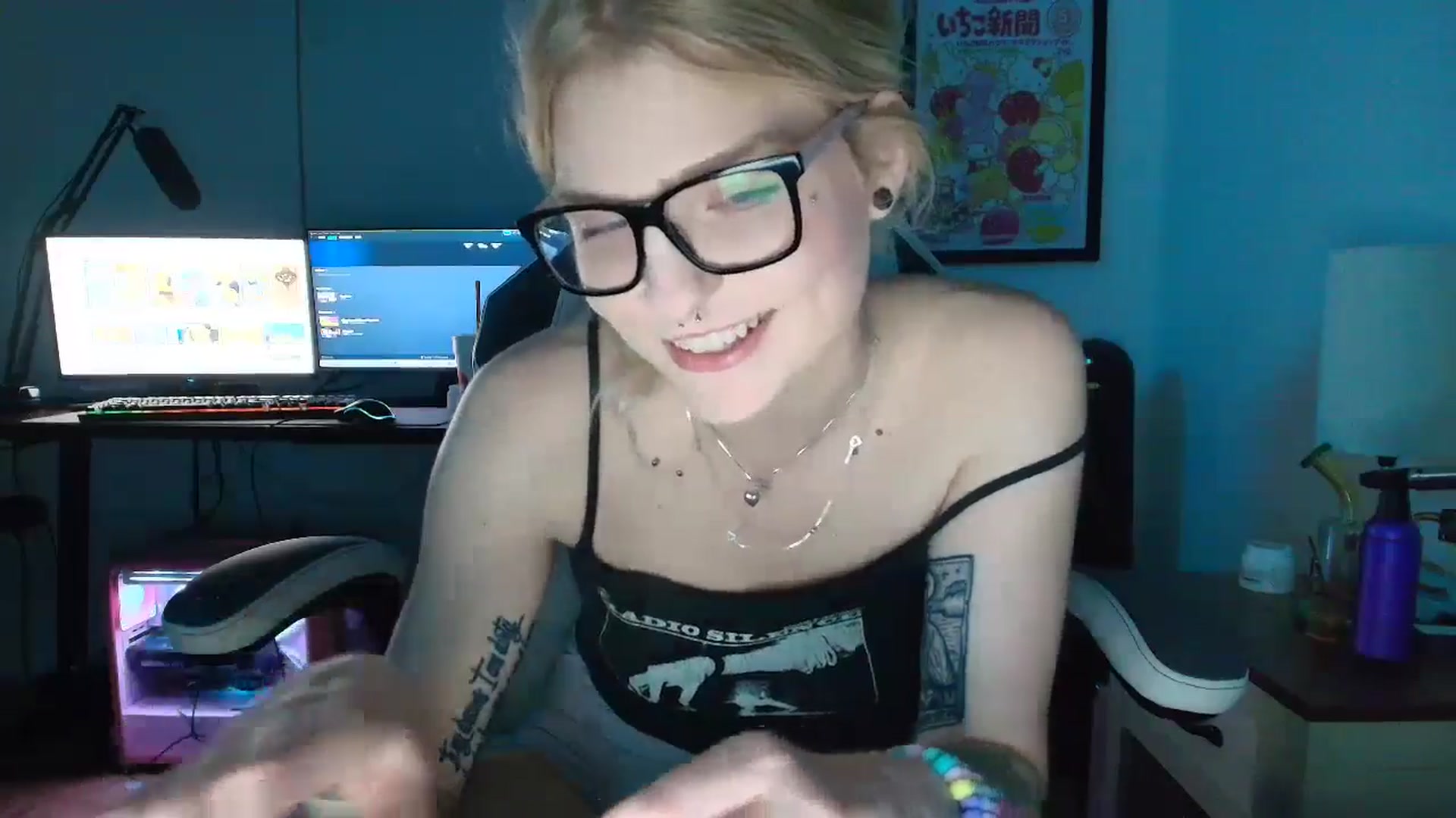 Gallery image thumbnail from DuckChan0's myfreecams stream on, 04/12/2025, 24:02 image 12 of 20
