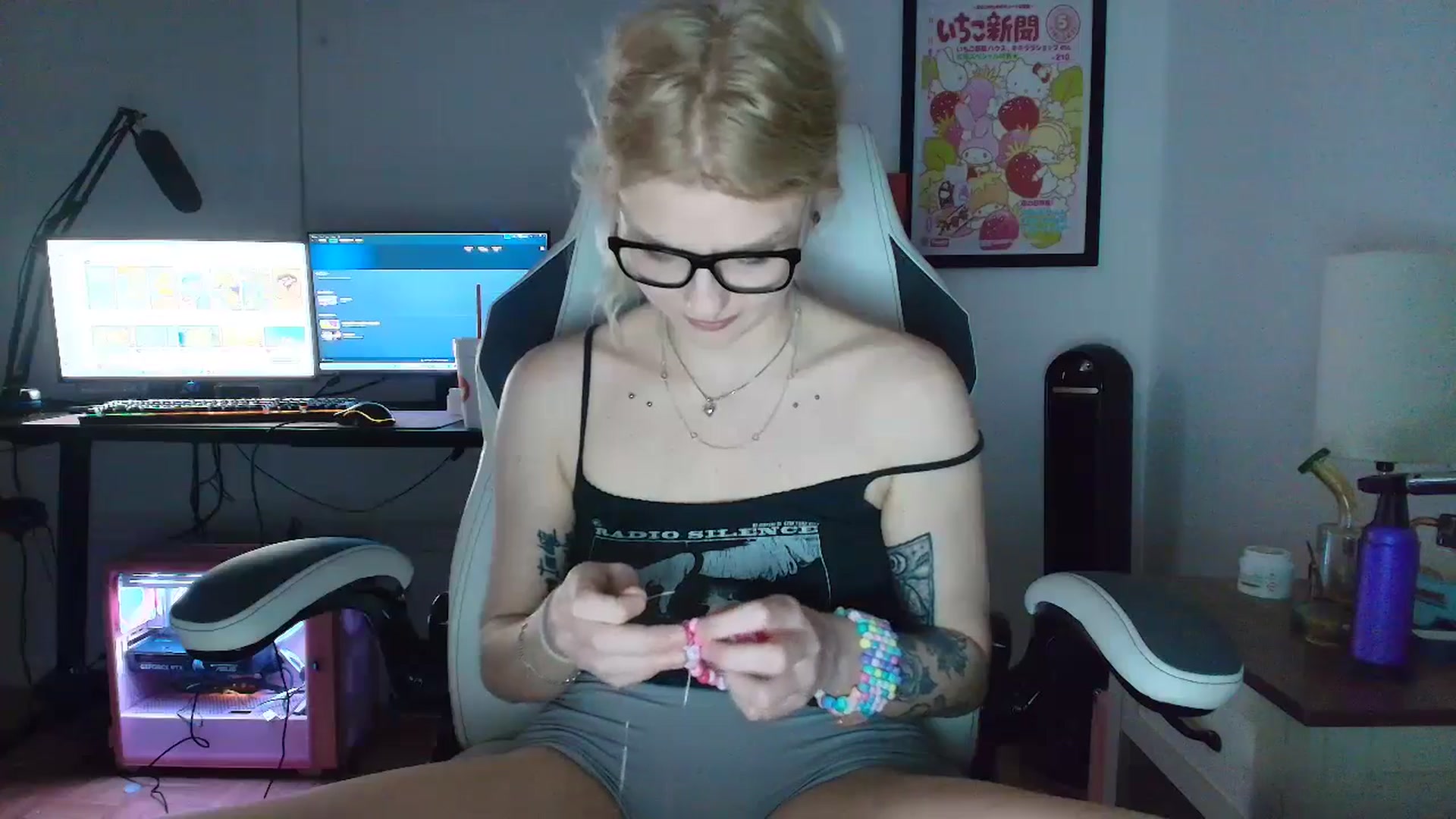 Gallery image thumbnail from DuckChan0's myfreecams stream on, 04/12/2025, 24:02 image 11 of 20