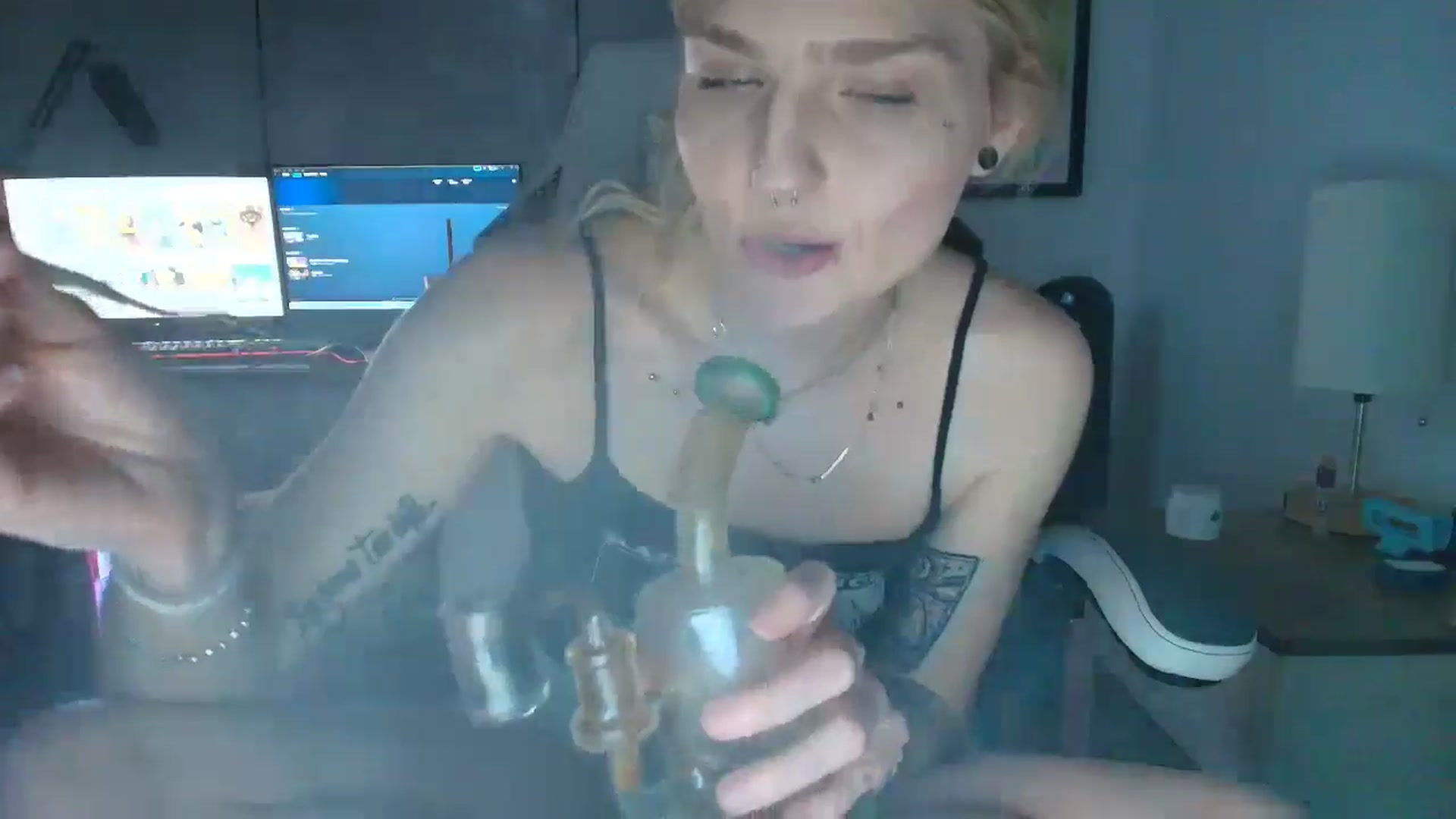 Gallery image thumbnail from DuckChan0's myfreecams stream on, 04/12/2025, 24:02 image 19 of 20