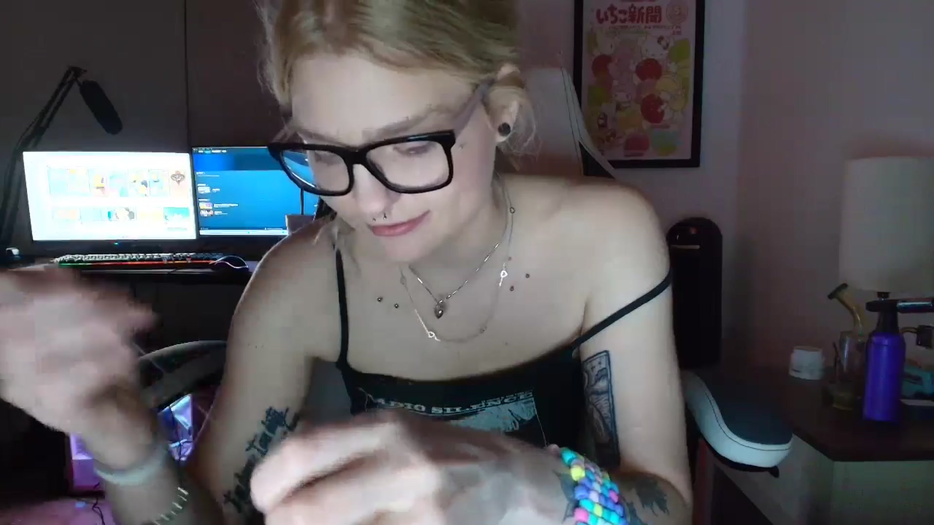 Gallery image thumbnail from DuckChan0's myfreecams stream on, 04/12/2025, 24:02 image 13 of 20
