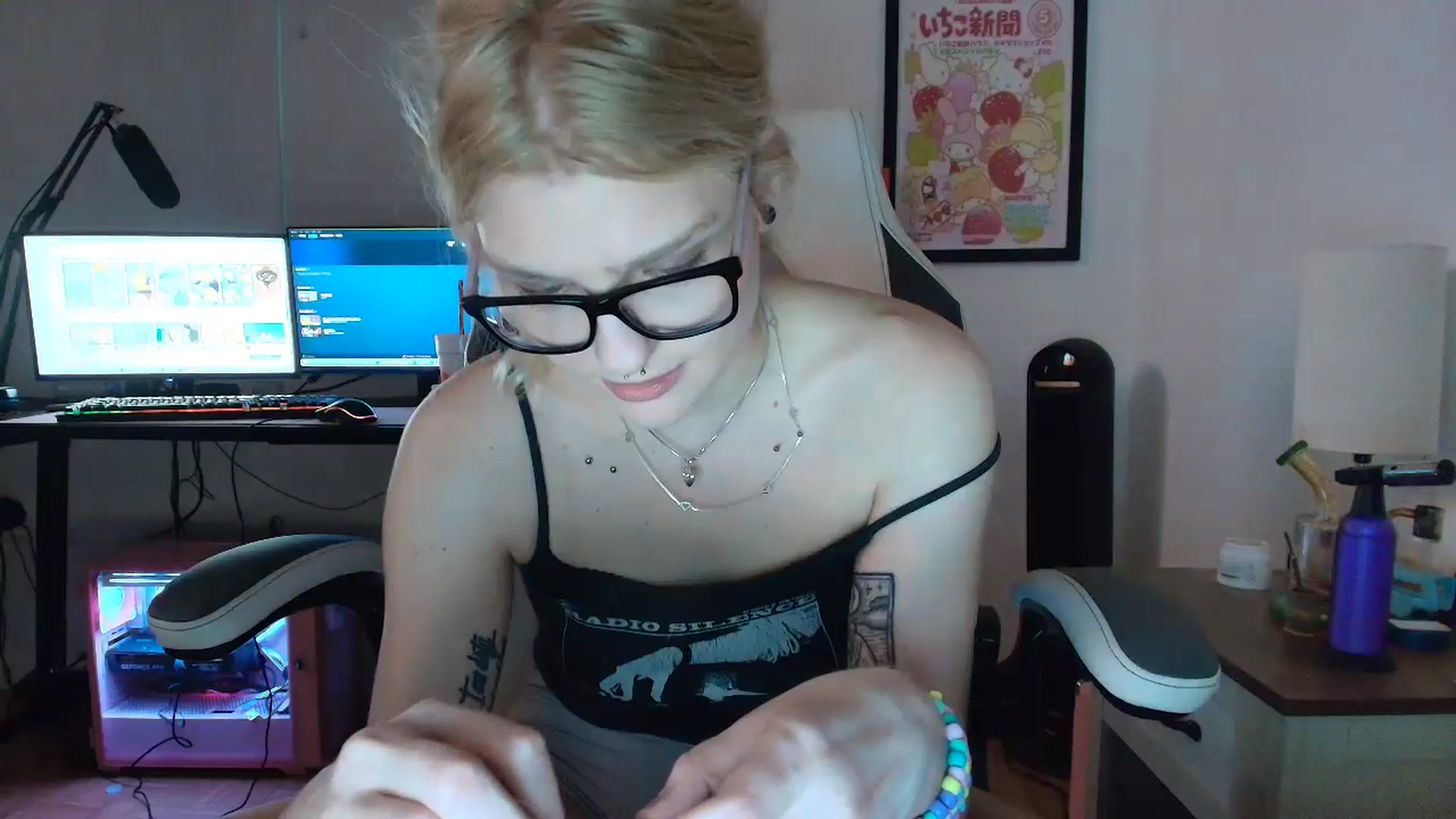 Gallery image thumbnail from DuckChan0's myfreecams stream on, 04/12/2025, 24:02 image 8 of 20