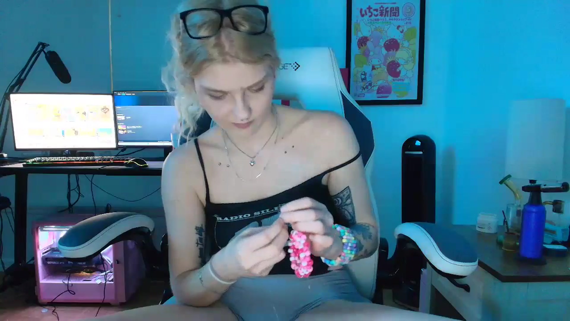 Gallery image thumbnail from DuckChan0's myfreecams stream on, 04/12/2025, 24:02 image 6 of 20