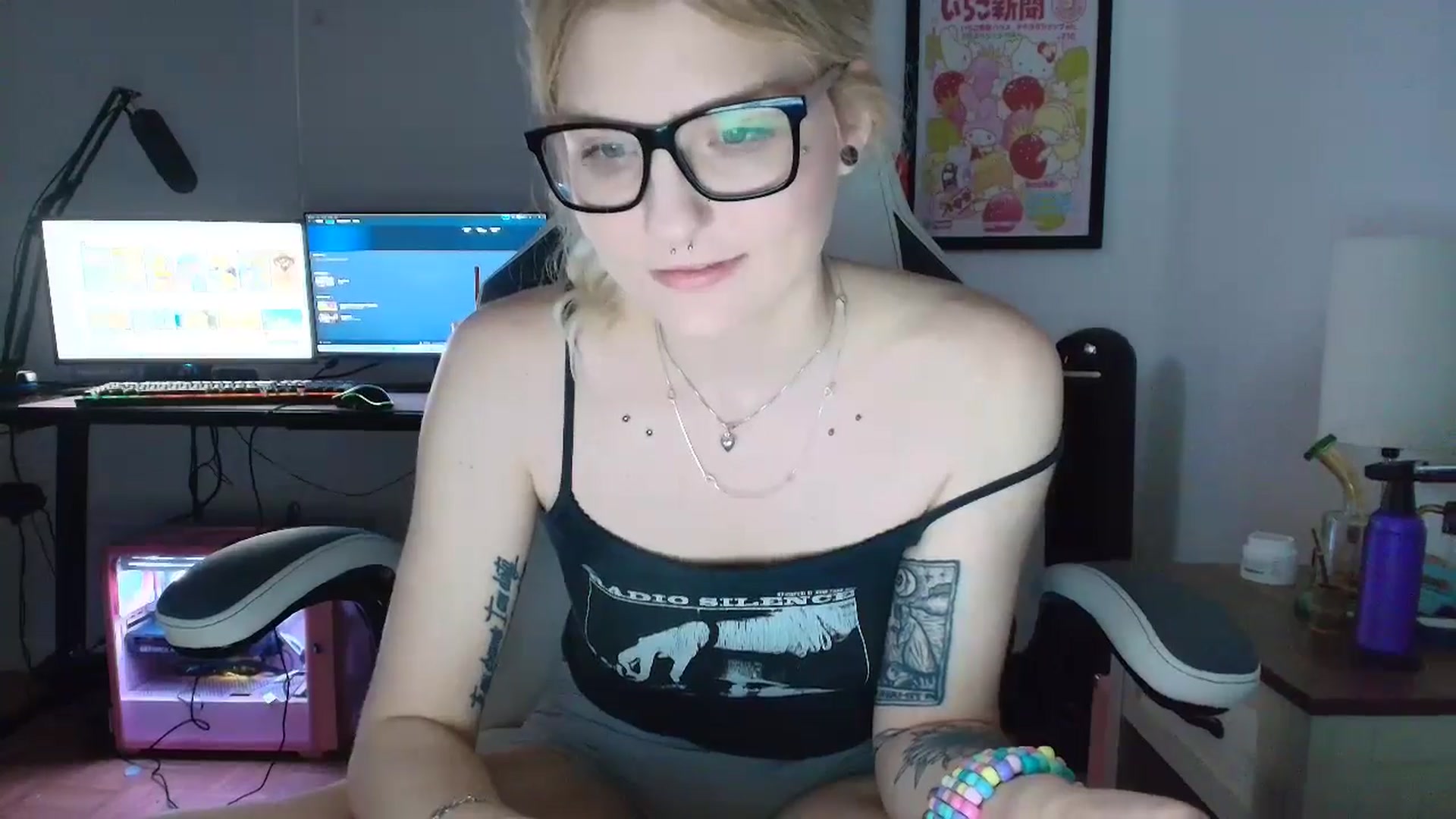 Gallery image thumbnail from DuckChan0's myfreecams stream on, 04/12/2025, 24:02 image 9 of 20