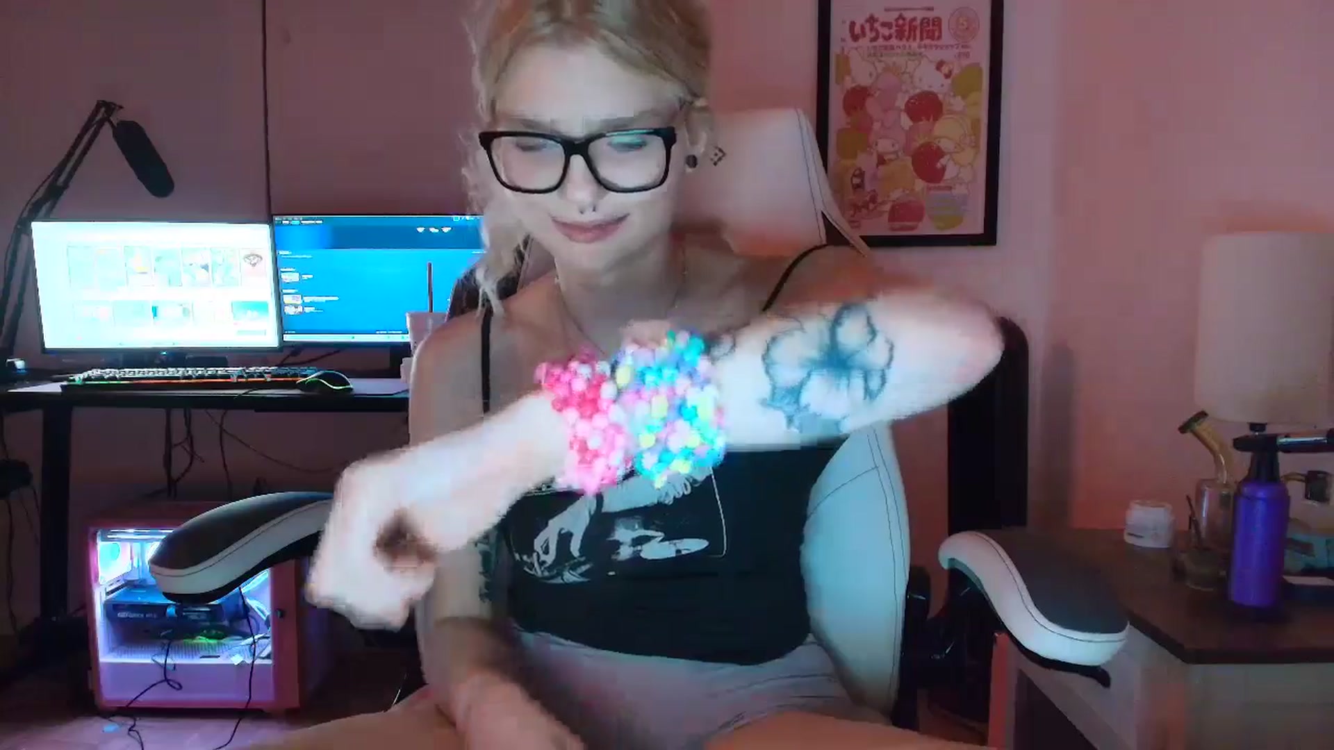 Gallery image thumbnail from DuckChan0's myfreecams stream on, 04/12/2025, 24:02 image 17 of 20