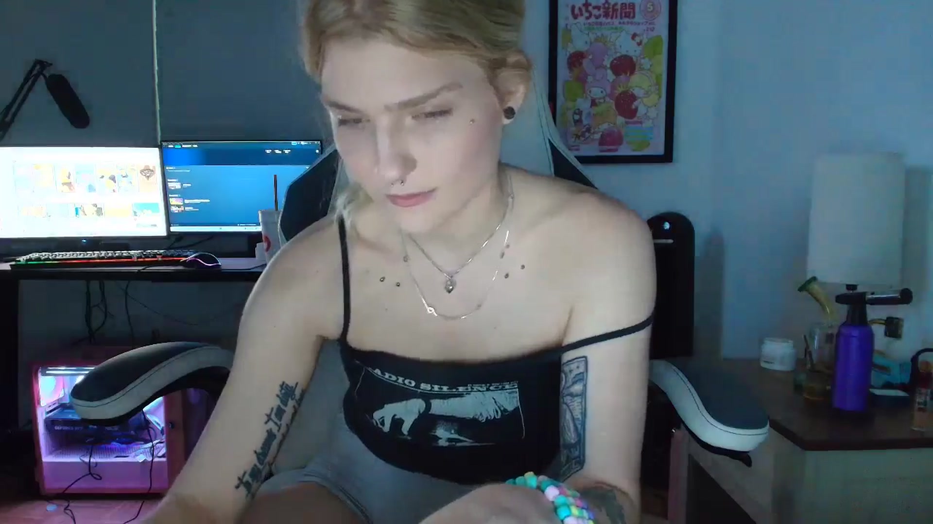 Gallery image thumbnail from DuckChan0's myfreecams stream on, 04/12/2025, 24:02 image 5 of 20