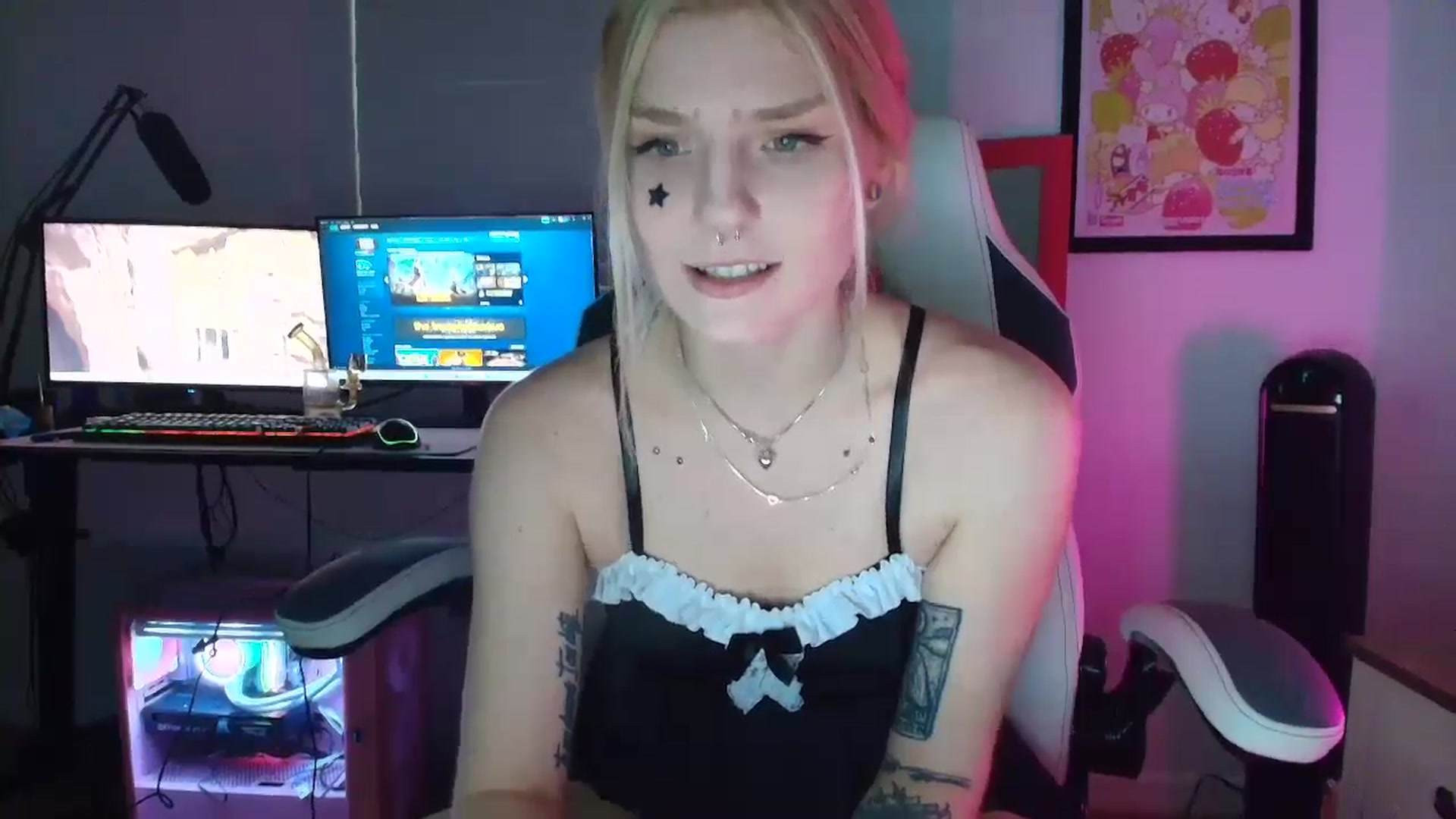 Gallery image thumbnail from DuckChan0's myfreecams stream on, 04/13/2025, 24:25 image 3 of 20
