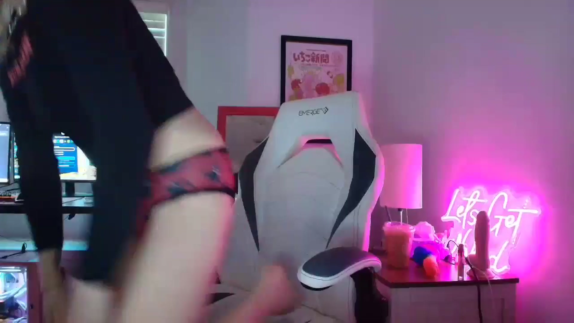 Gallery image thumbnail from DuckChan0's myfreecams stream on, 04/14/2025, 14:58 image 4 of 20