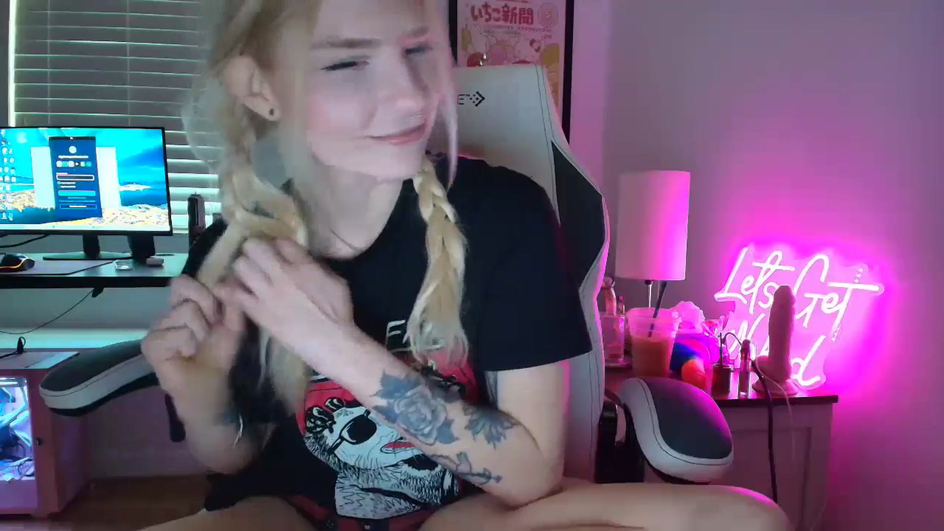 Gallery image thumbnail from DuckChan0's myfreecams stream on, 04/14/2025, 14:58 image 20 of 20