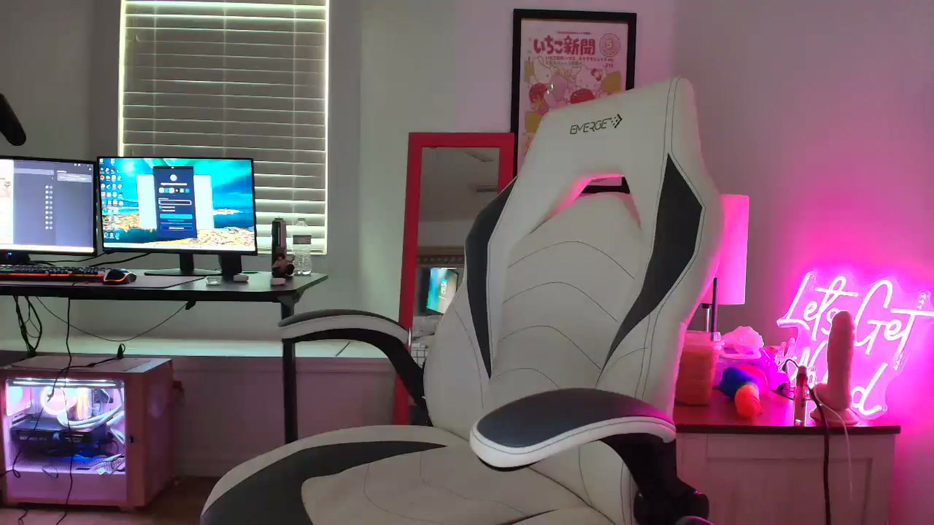 Gallery image thumbnail from DuckChan0's myfreecams stream on, 04/14/2025, 14:58 image 10 of 20