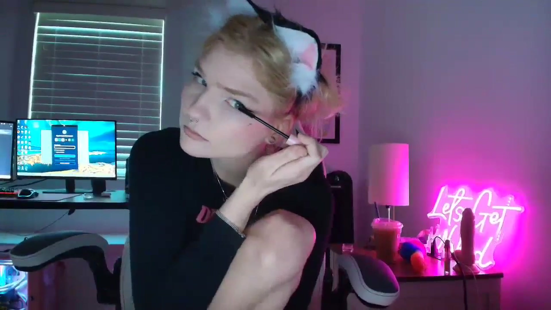 Gallery image thumbnail from DuckChan0's myfreecams stream on, 04/14/2025, 14:58 image 3 of 20