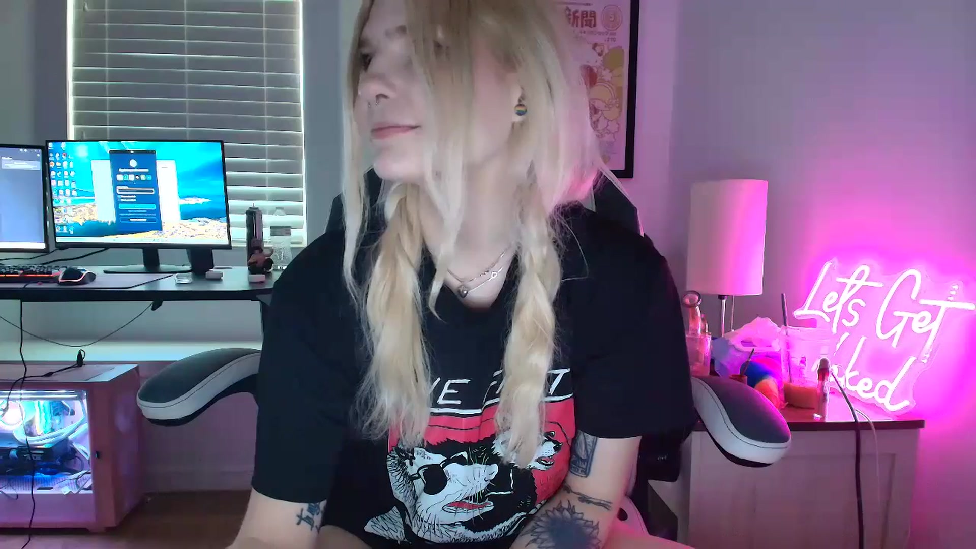 Gallery image thumbnail from DuckChan0's myfreecams stream on, 04/14/2025, 16:32 image 8 of 20