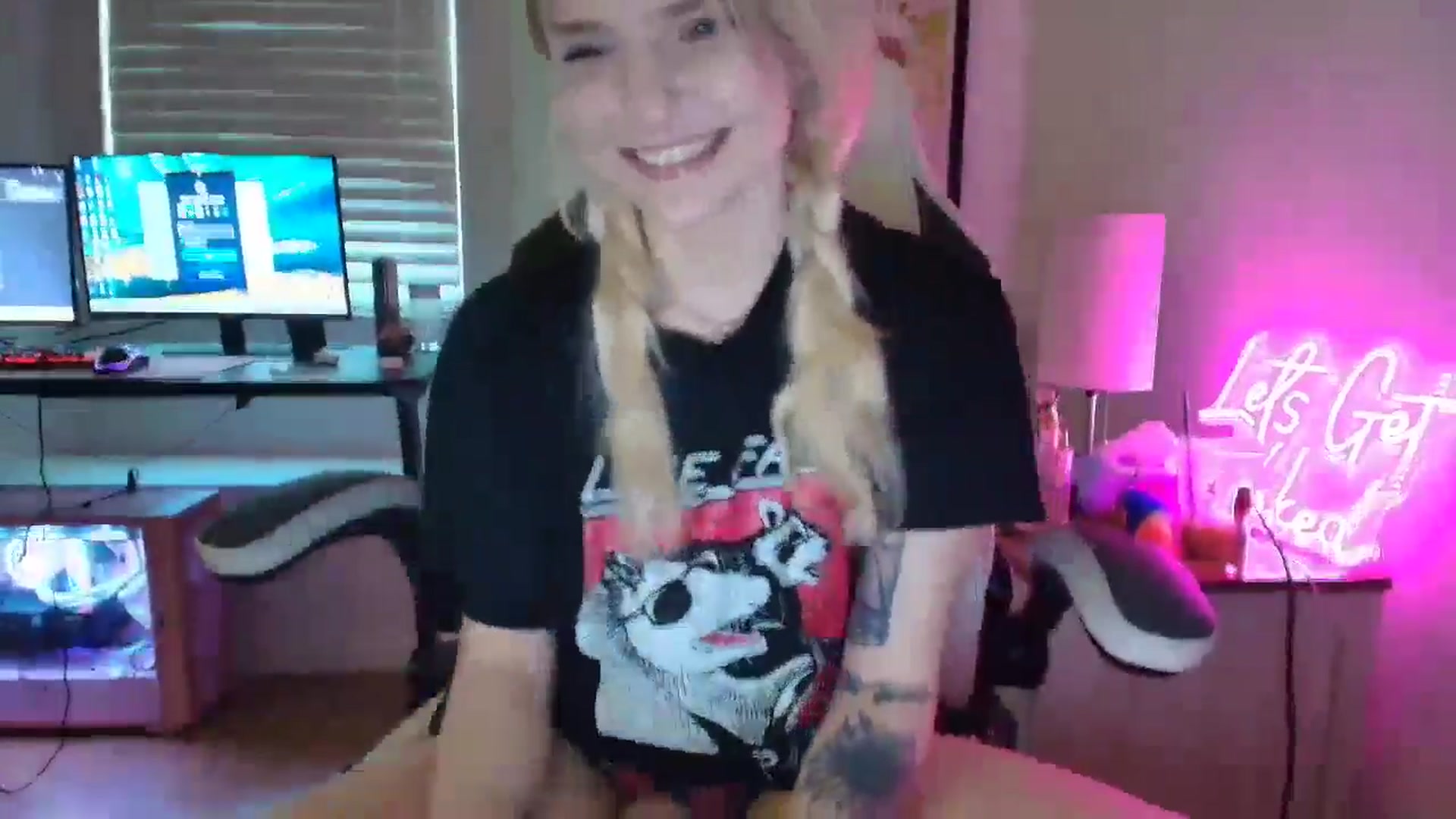 Gallery image thumbnail from DuckChan0's myfreecams stream on, 04/14/2025, 16:32 image 5 of 20