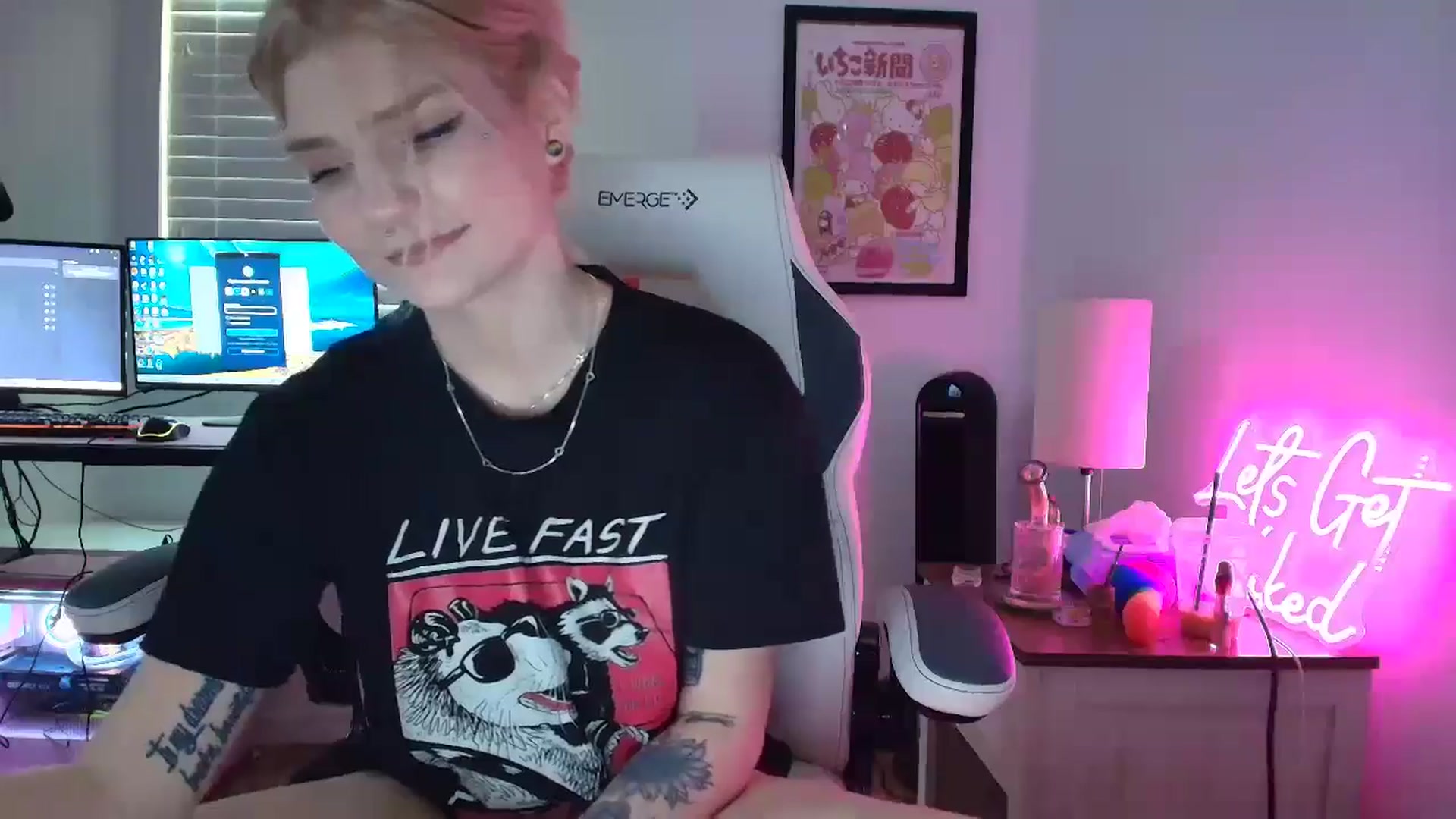 Gallery image thumbnail from DuckChan0's myfreecams stream on, 04/14/2025, 16:32 image 20 of 20