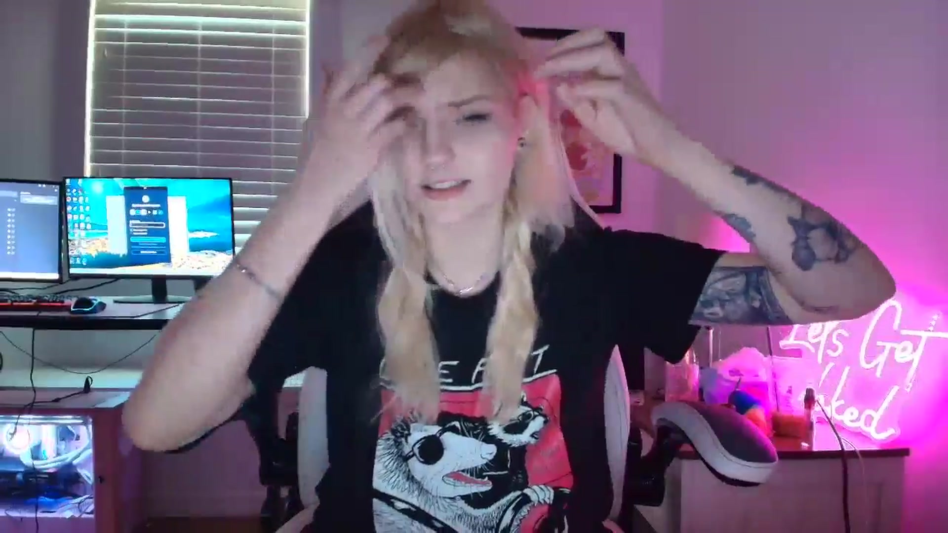 Gallery image thumbnail from DuckChan0's myfreecams stream on, 04/14/2025, 16:32 image 7 of 20