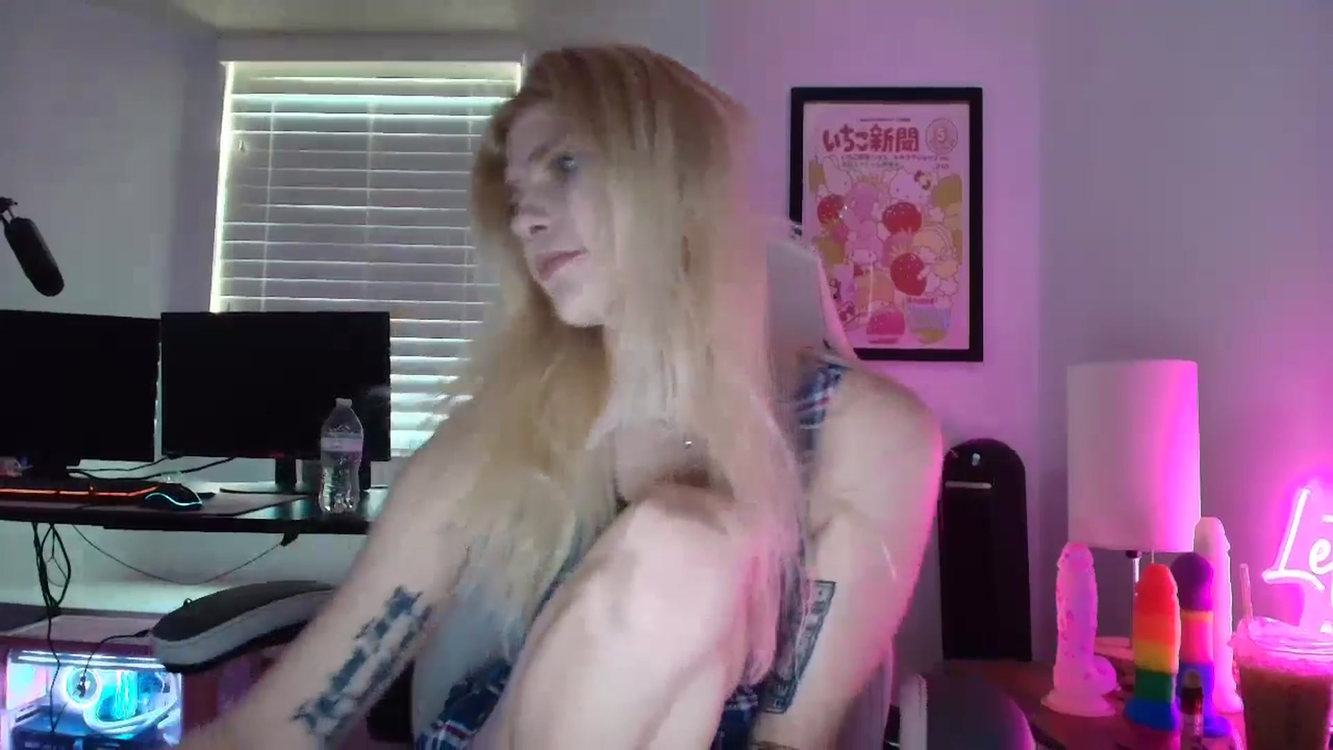 Gallery image thumbnail from DuckChan0's myfreecams stream on, 04/15/2025, 13:26 image 2 of 20