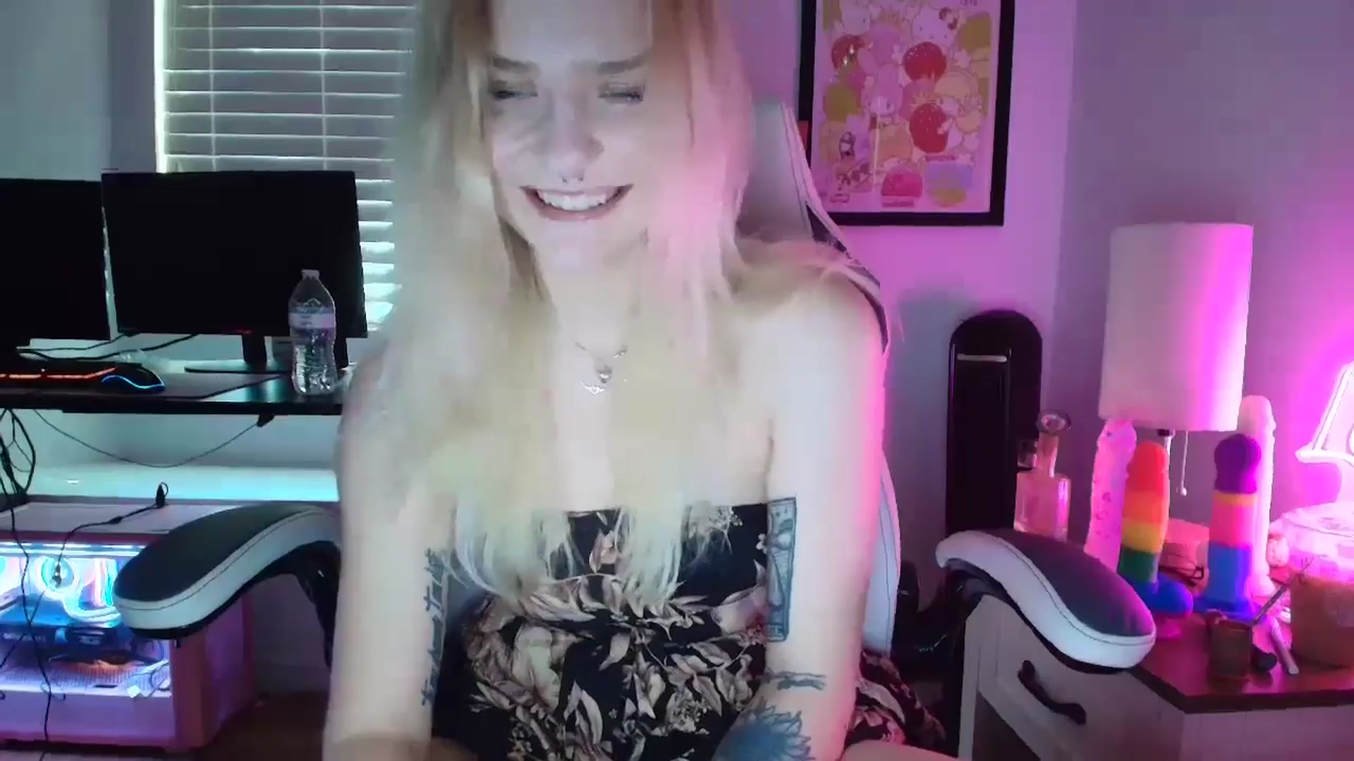 Gallery image thumbnail from DuckChan0's myfreecams stream on, 04/15/2025, 13:26 image 20 of 20