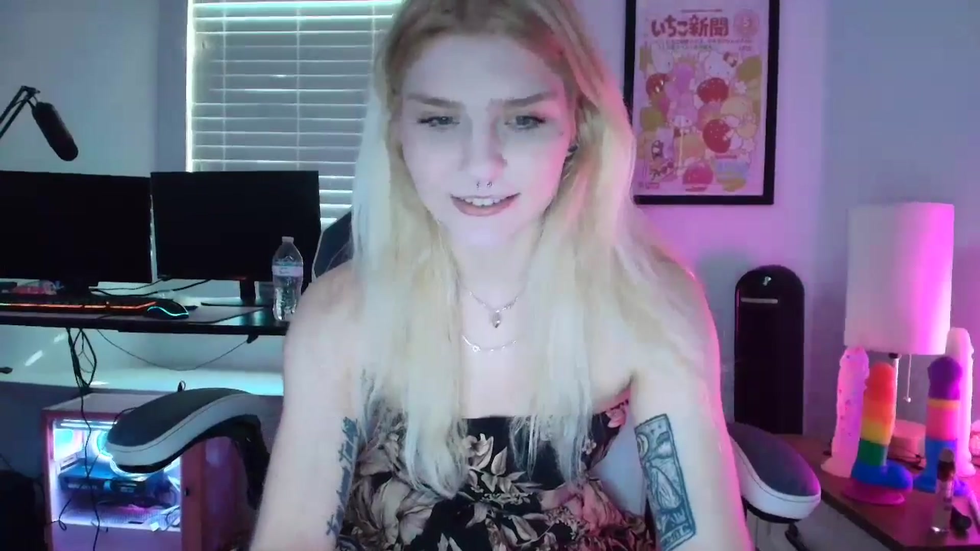 Gallery image thumbnail from DuckChan0's myfreecams stream on, 04/15/2025, 13:26 image 8 of 20