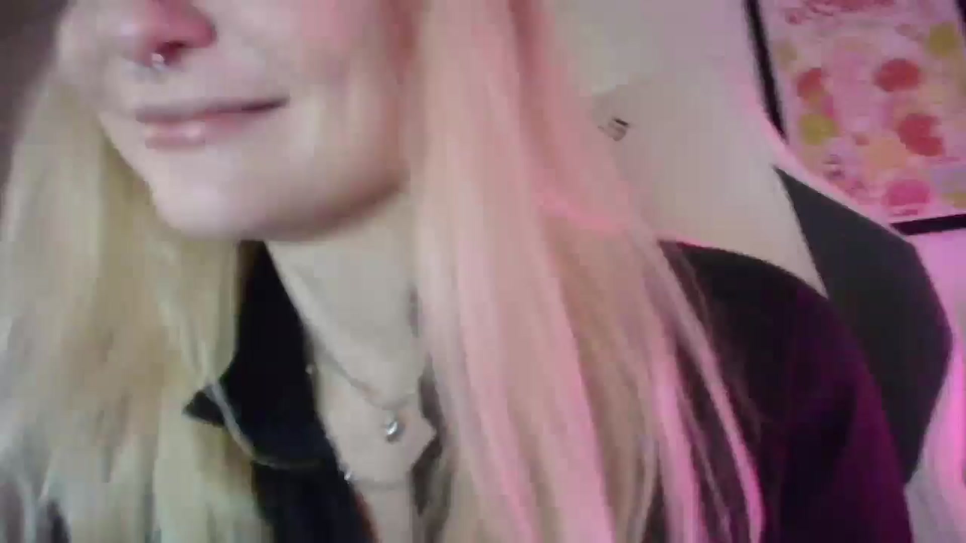 Gallery image thumbnail from DuckChan0's myfreecams stream on, 04/15/2025, 15:21 image 4 of 20