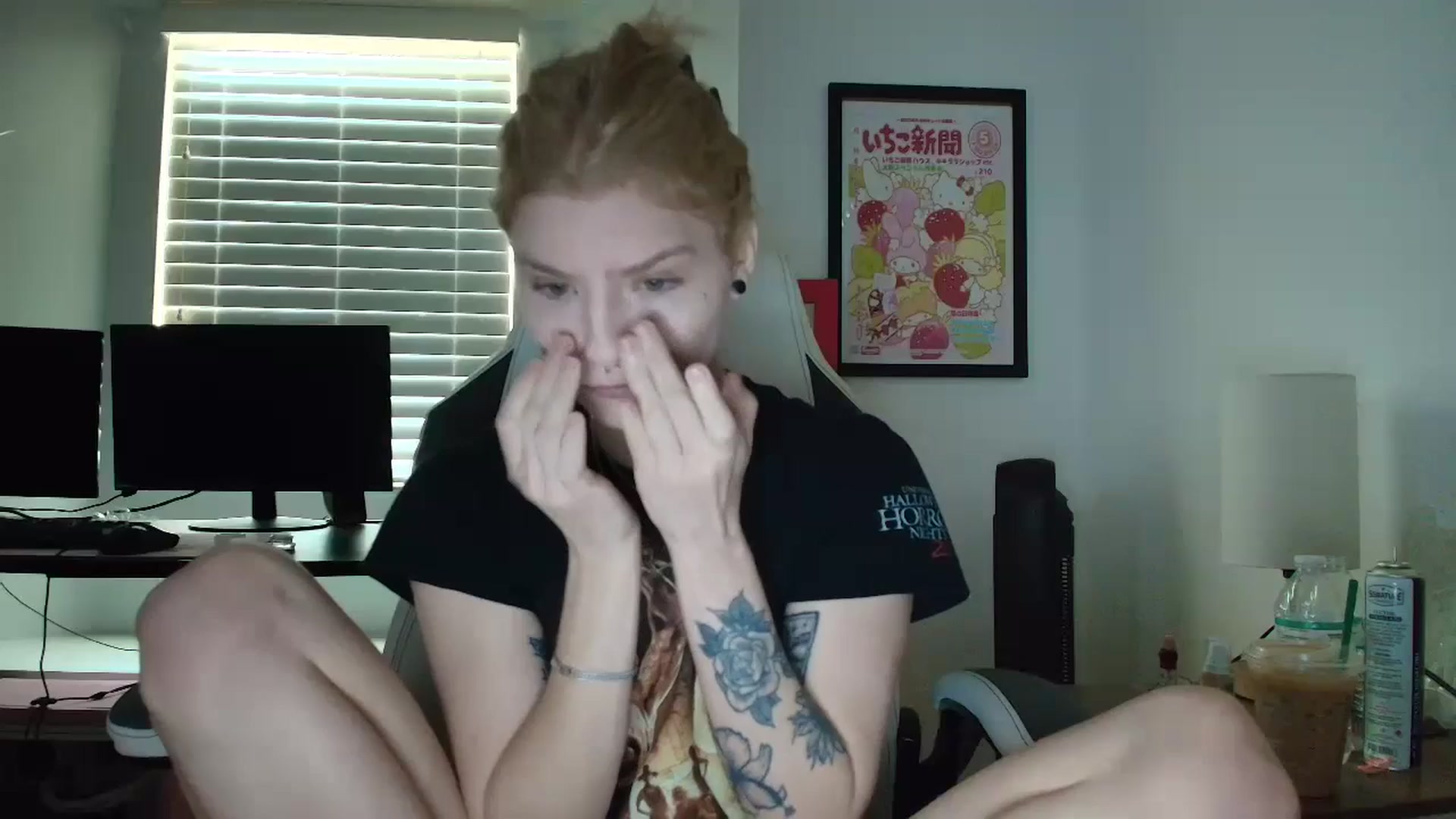 Gallery image thumbnail from DuckChan0's myfreecams stream on, 04/16/2025, 13:17 image 3 of 20