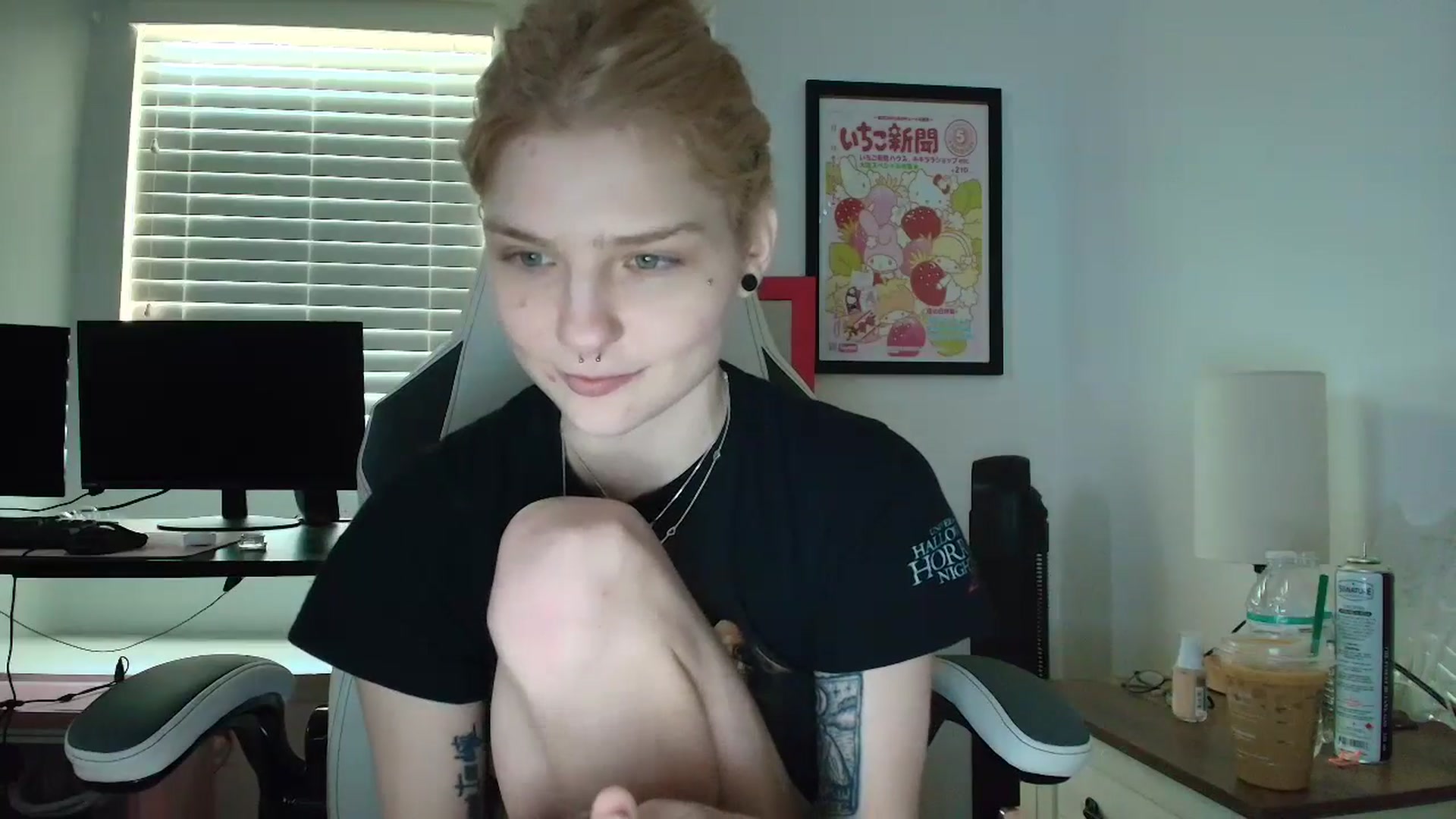 Gallery image thumbnail from DuckChan0's myfreecams stream on, 04/16/2025, 13:17 image 2 of 20