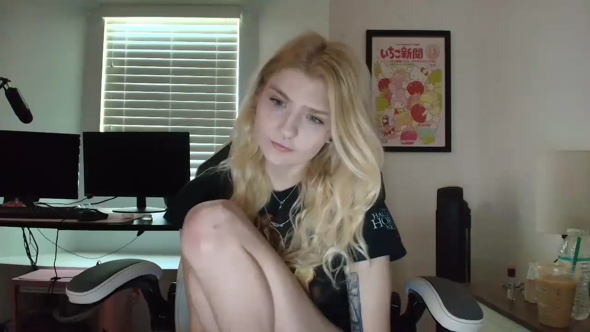 Gallery image thumbnail from DuckChan0's myfreecams stream on, 04/16/2025, 13:17 image 8 of 20