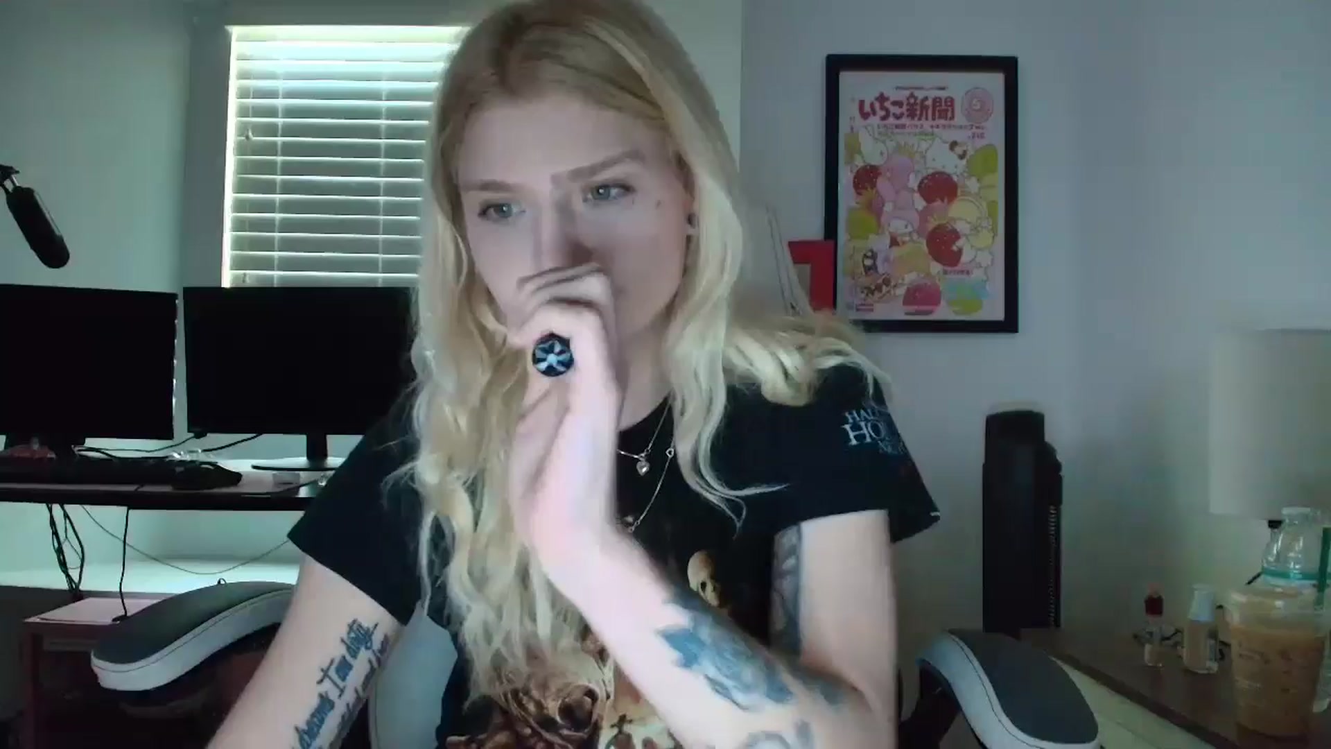 Gallery image thumbnail from DuckChan0's myfreecams stream on, 04/16/2025, 13:17 image 10 of 20