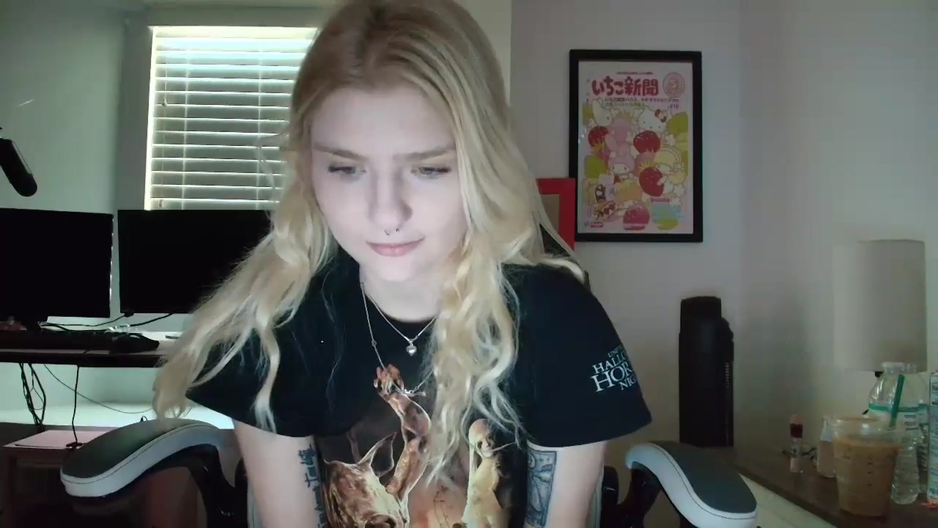 Gallery image thumbnail from DuckChan0's myfreecams stream on, 04/16/2025, 13:17 image 6 of 20