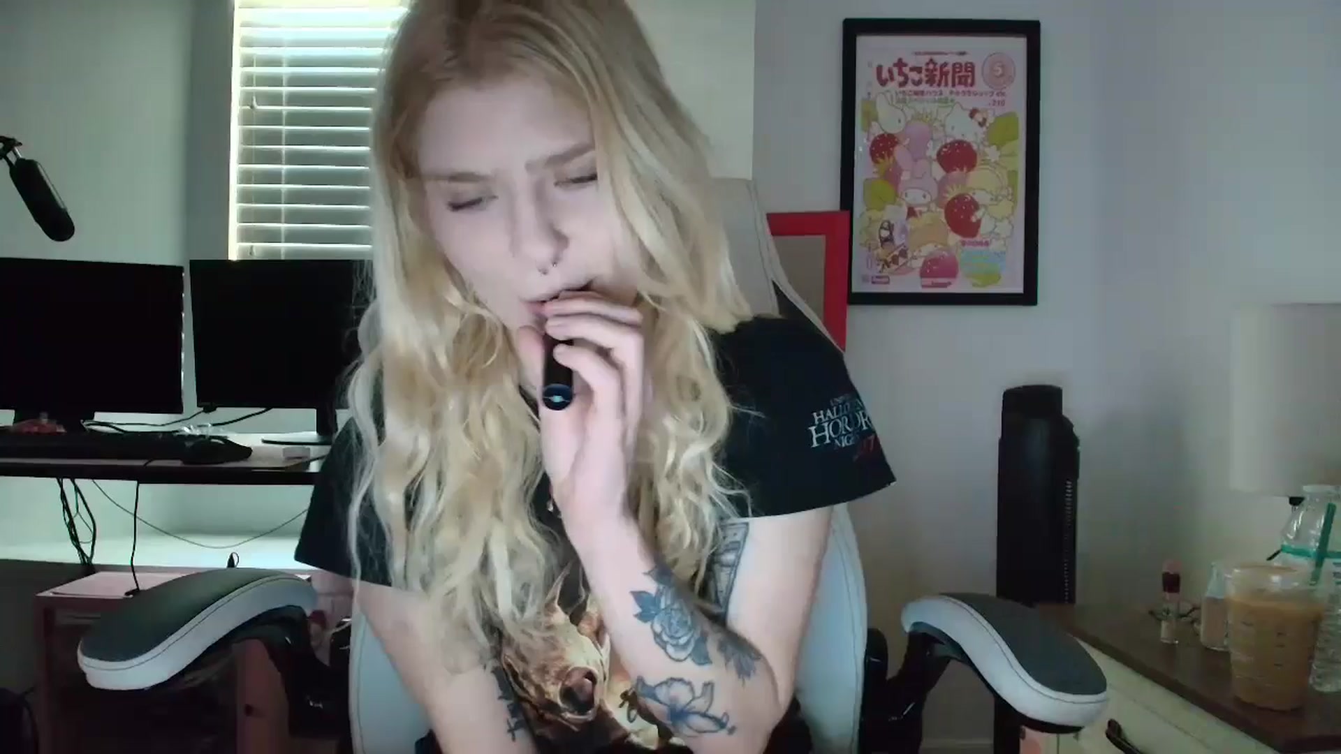 Gallery image thumbnail from DuckChan0's myfreecams stream on, 04/16/2025, 13:17 image 9 of 20