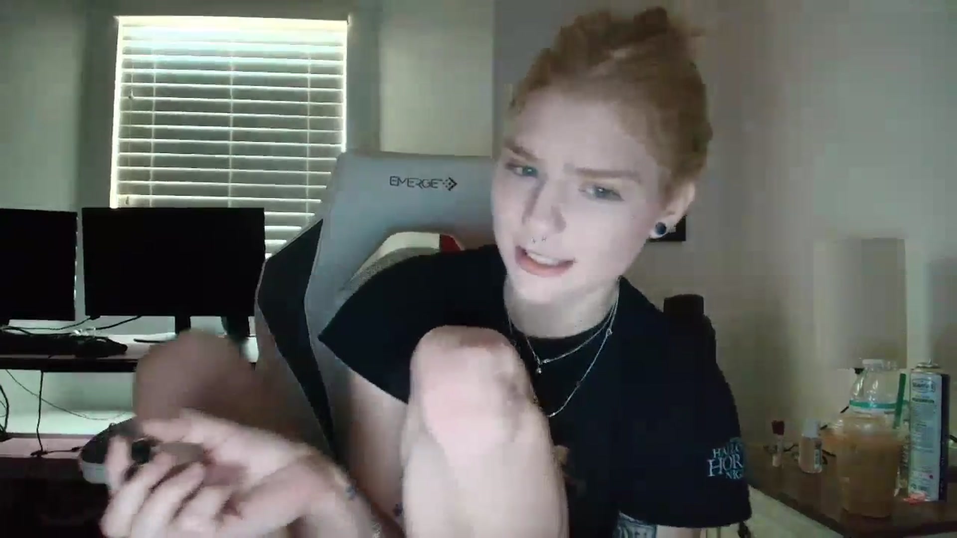 Gallery image thumbnail from DuckChan0's myfreecams stream on, 04/16/2025, 13:17 image 4 of 20