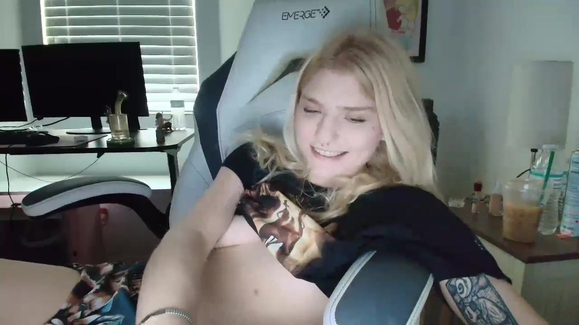 Gallery image thumbnail from DuckChan0's myfreecams stream on, 04/16/2025, 13:17 image 20 of 20
