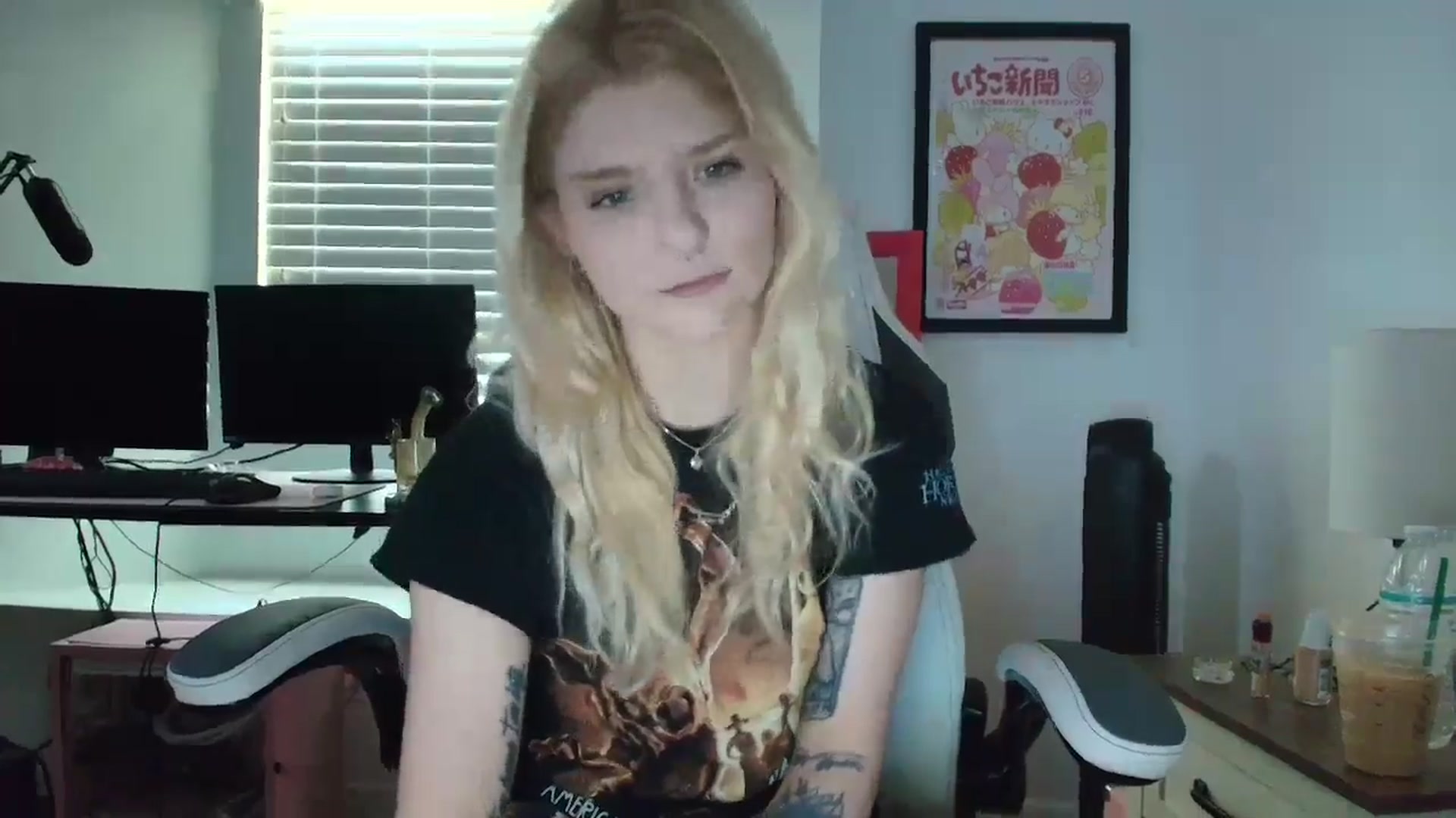 Gallery image thumbnail from DuckChan0's myfreecams stream on, 04/16/2025, 13:17 image 17 of 20