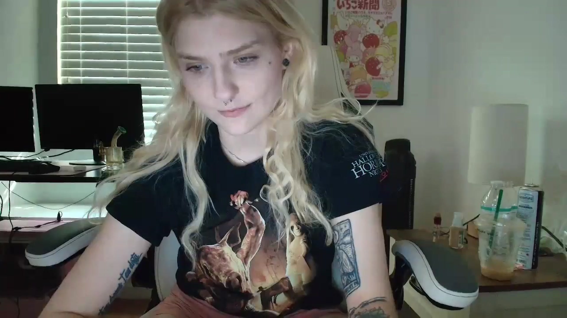 Gallery image thumbnail from DuckChan0's myfreecams stream on, 04/16/2025, 14:17 image 18 of 20